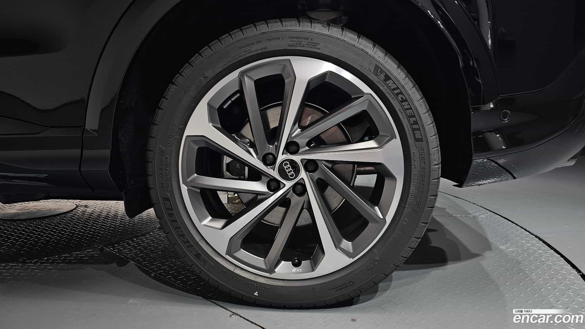 Q5 Audi 2025.11-OUTER-031