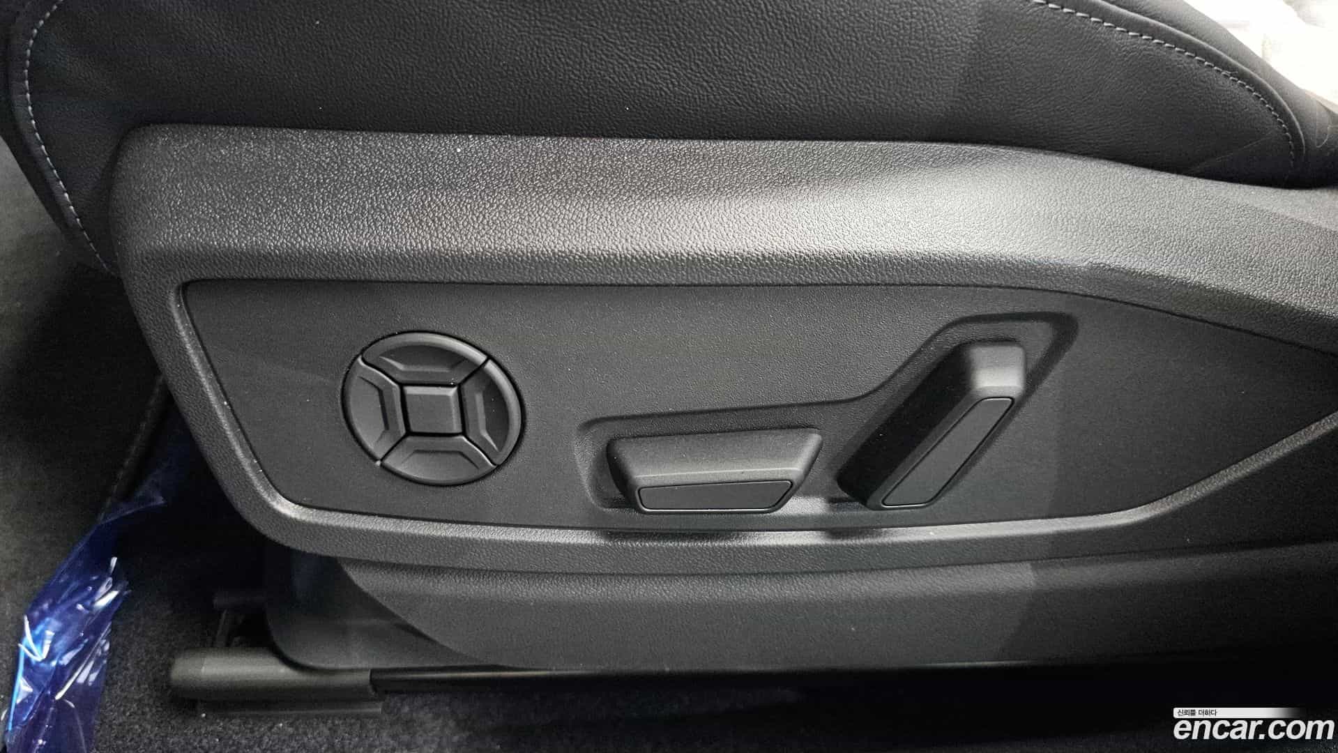 Q5 Audi 2025.11-OPTION-042