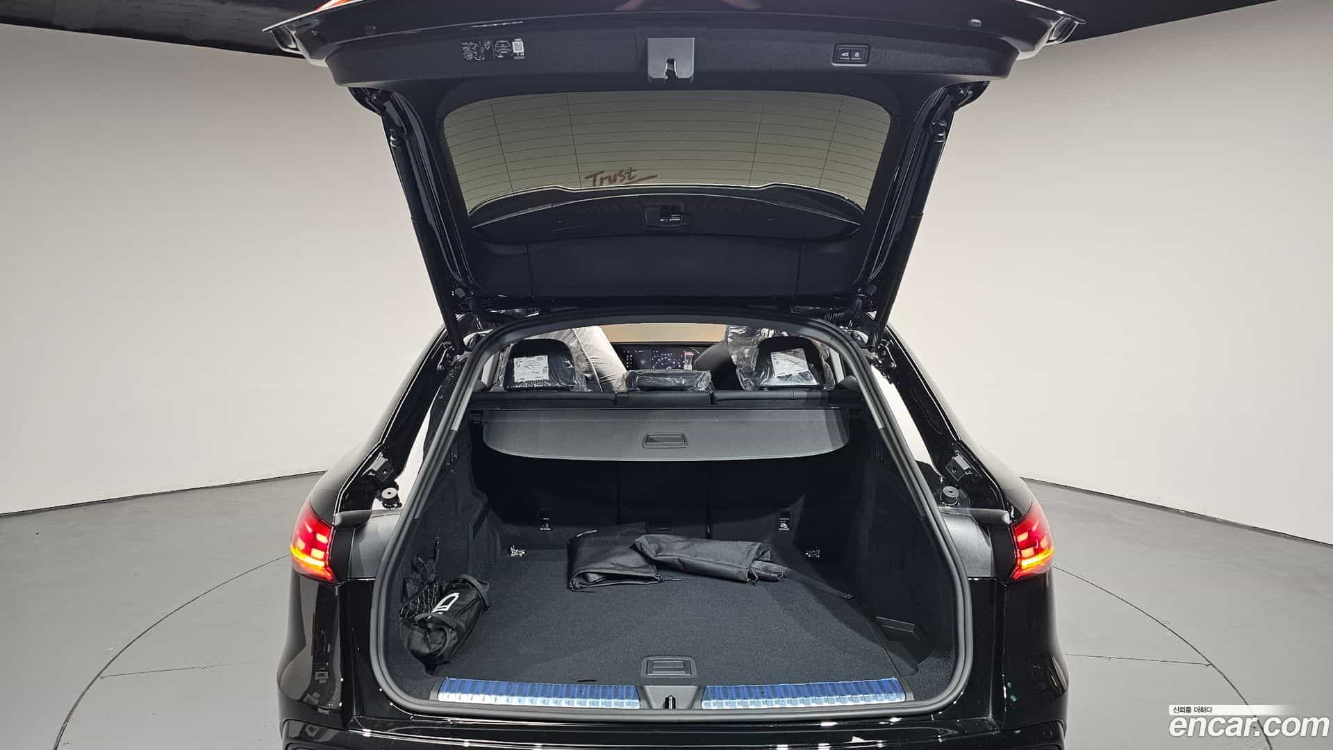 Q5 Audi 2025.11-OPTION-046