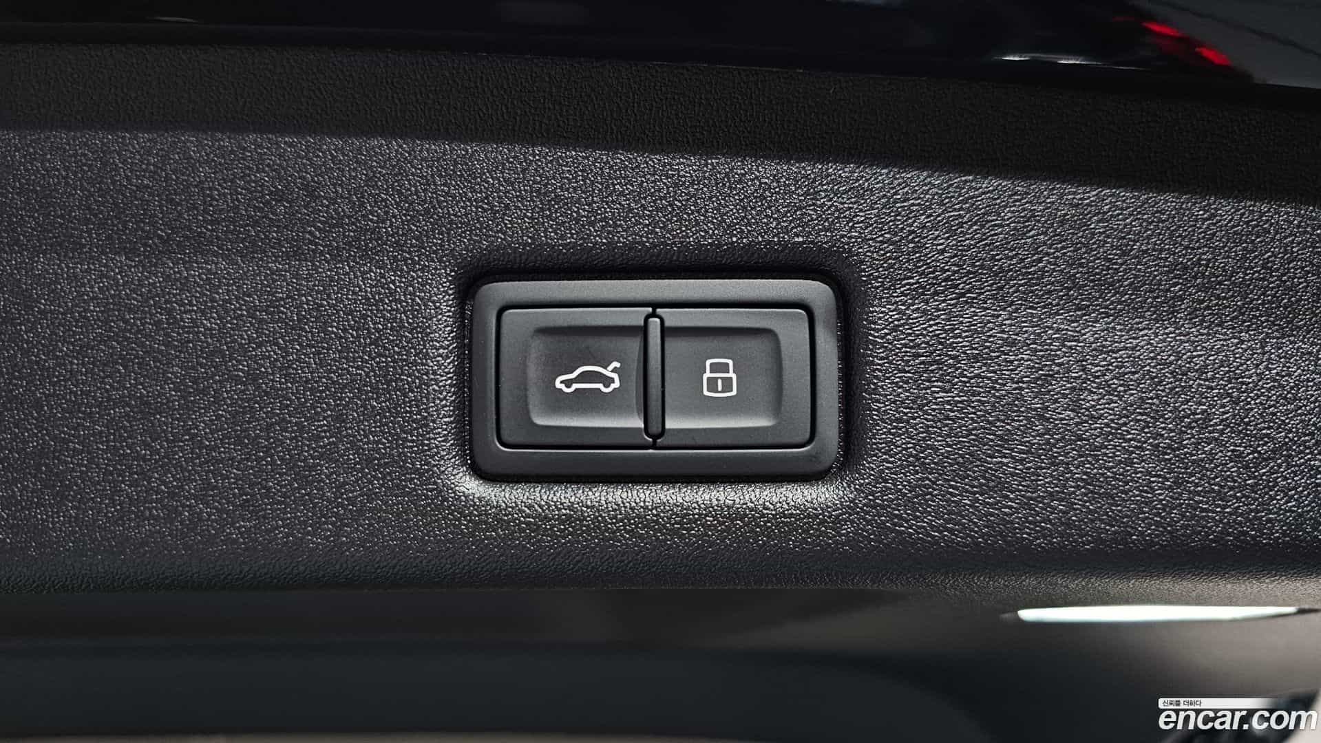 Q5 Audi 2025.11-OPTION-047
