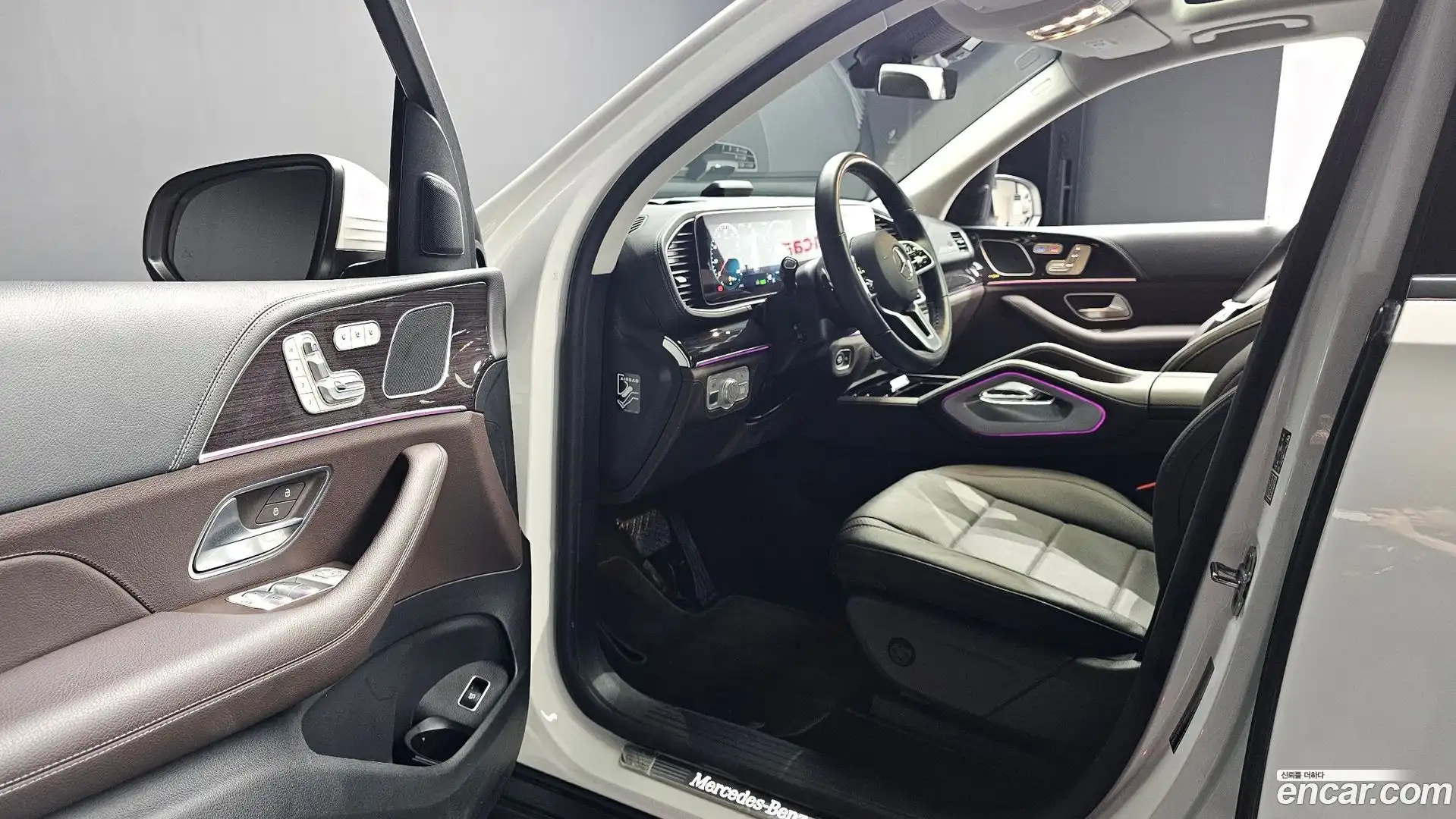 GLE-Class Mercedes-Benz 2022.2-INNER-010