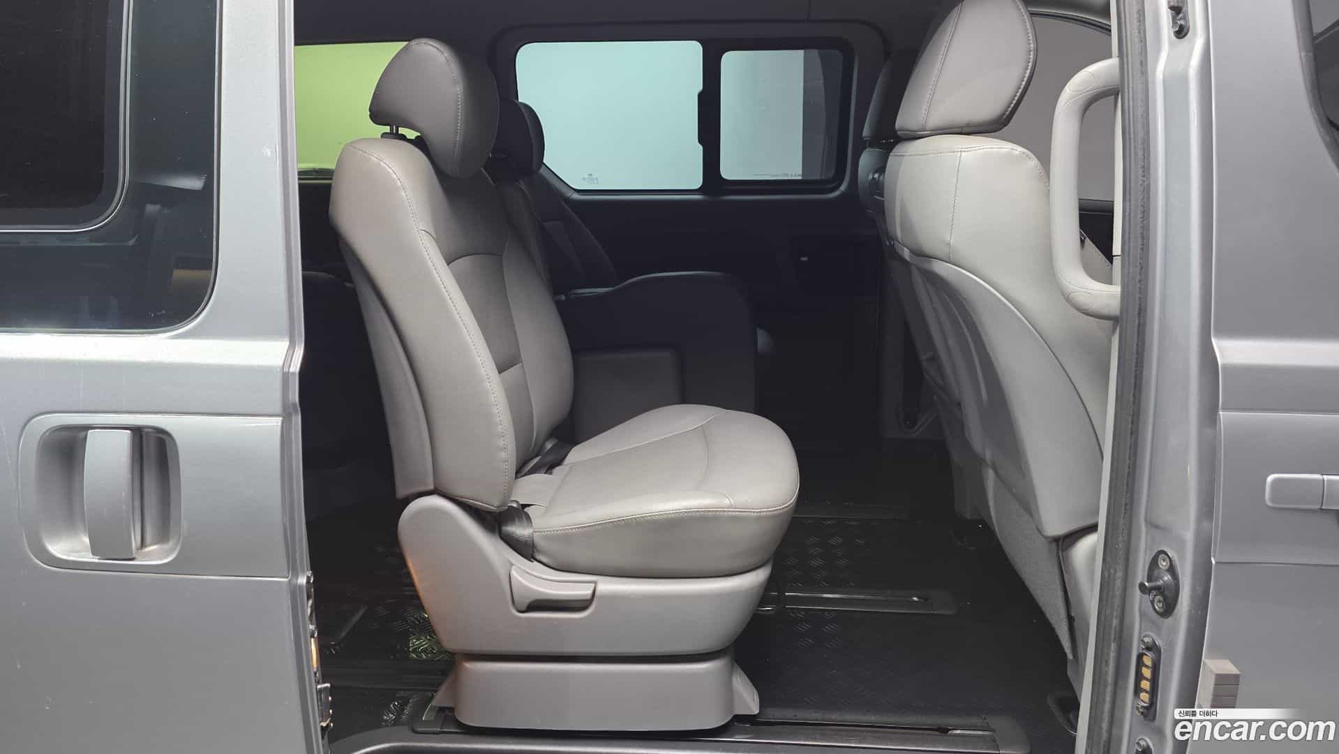 Starex Hyundai 2019.4-OPTION-015