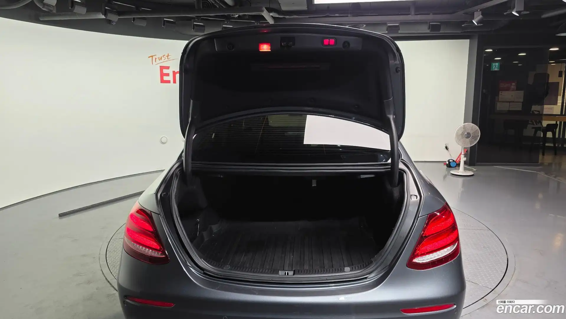 E-Class Mercedes-Benz 2017.6-OPTION-024
