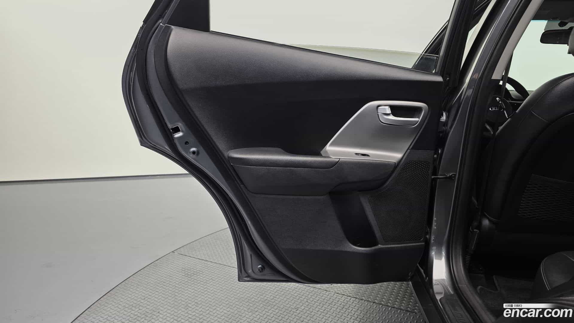 Niro Kia 2016.5-INNER-035
