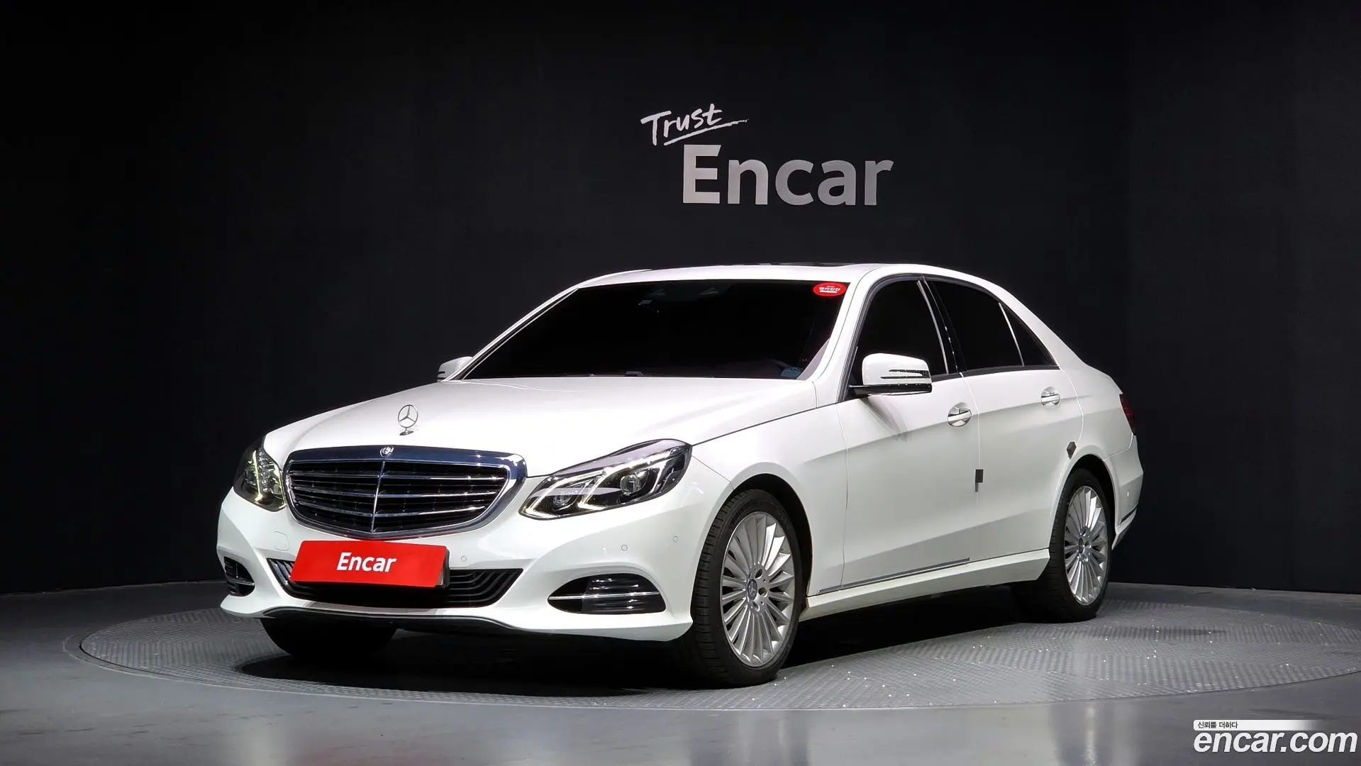 Main__Slider__Photo:E-Class Mercedes-Benz 2015.7-0