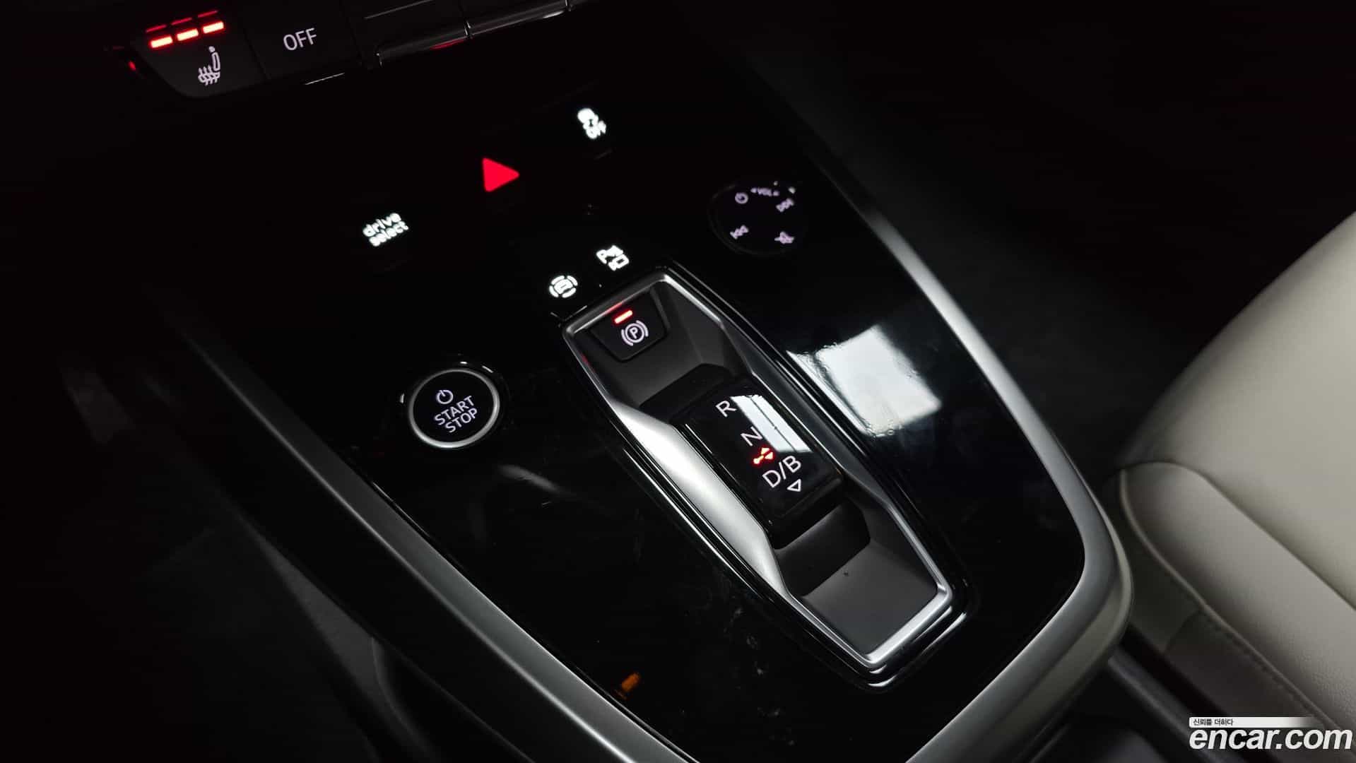 Q4 e-tron Audi 2023.11-INNER-009