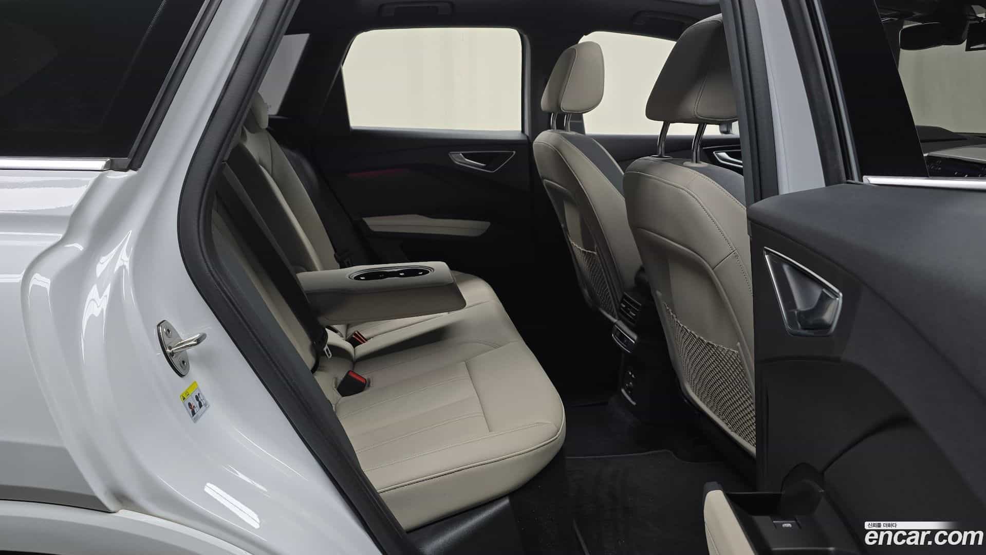 Q4 e-tron Audi 2023.11-OPTION-015