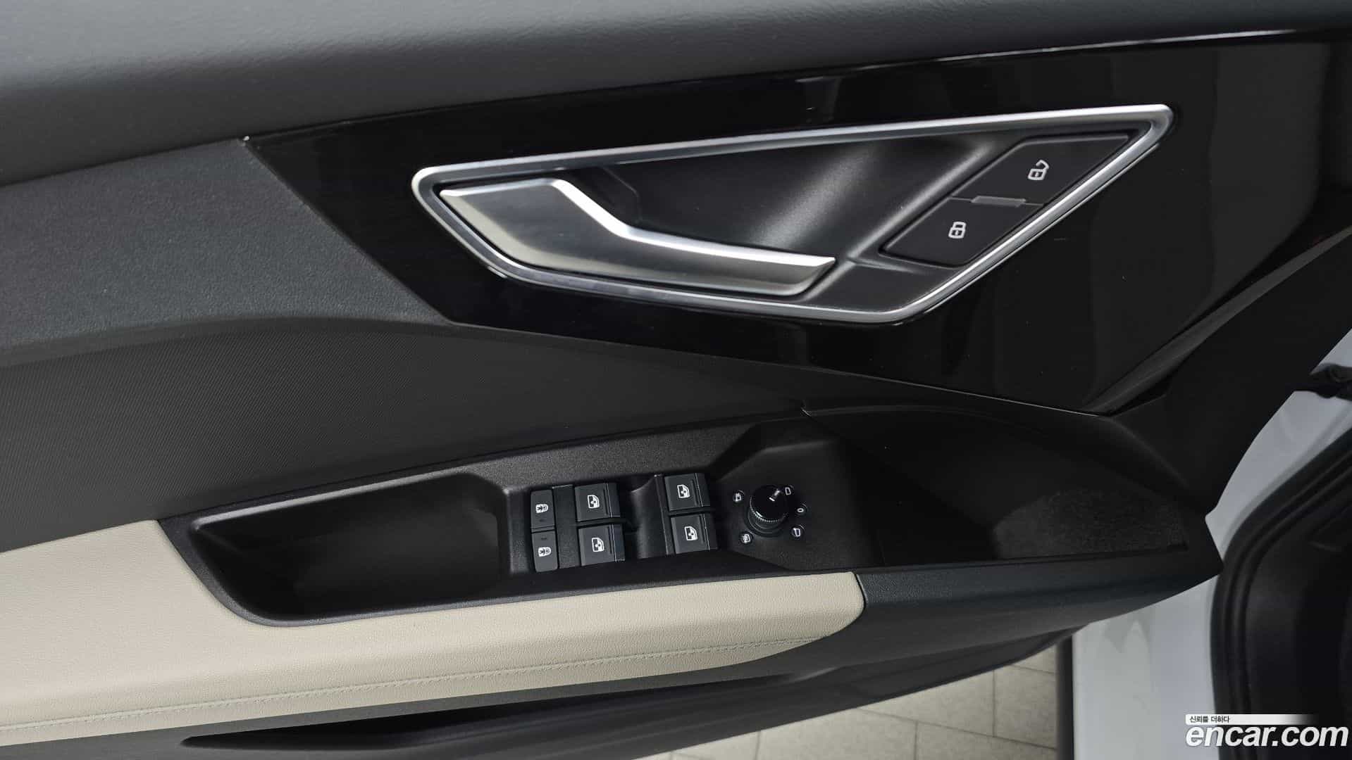 Q4 e-tron Audi 2023.11-OPTION-021