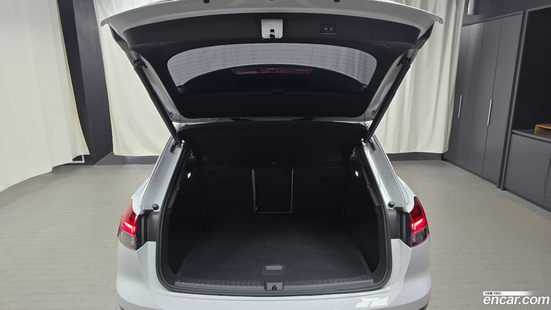Q4 e-tron Audi 2023.11-OPTION-042