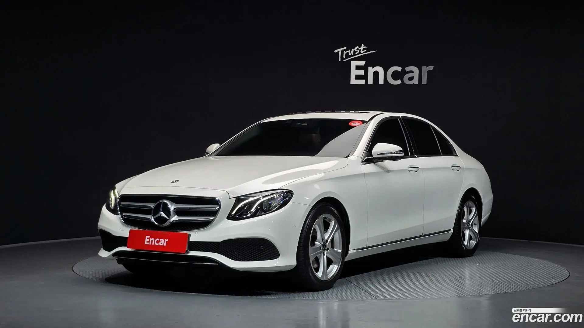 Main__Slider__Photo:E-Class Mercedes-Benz 2018.3-0