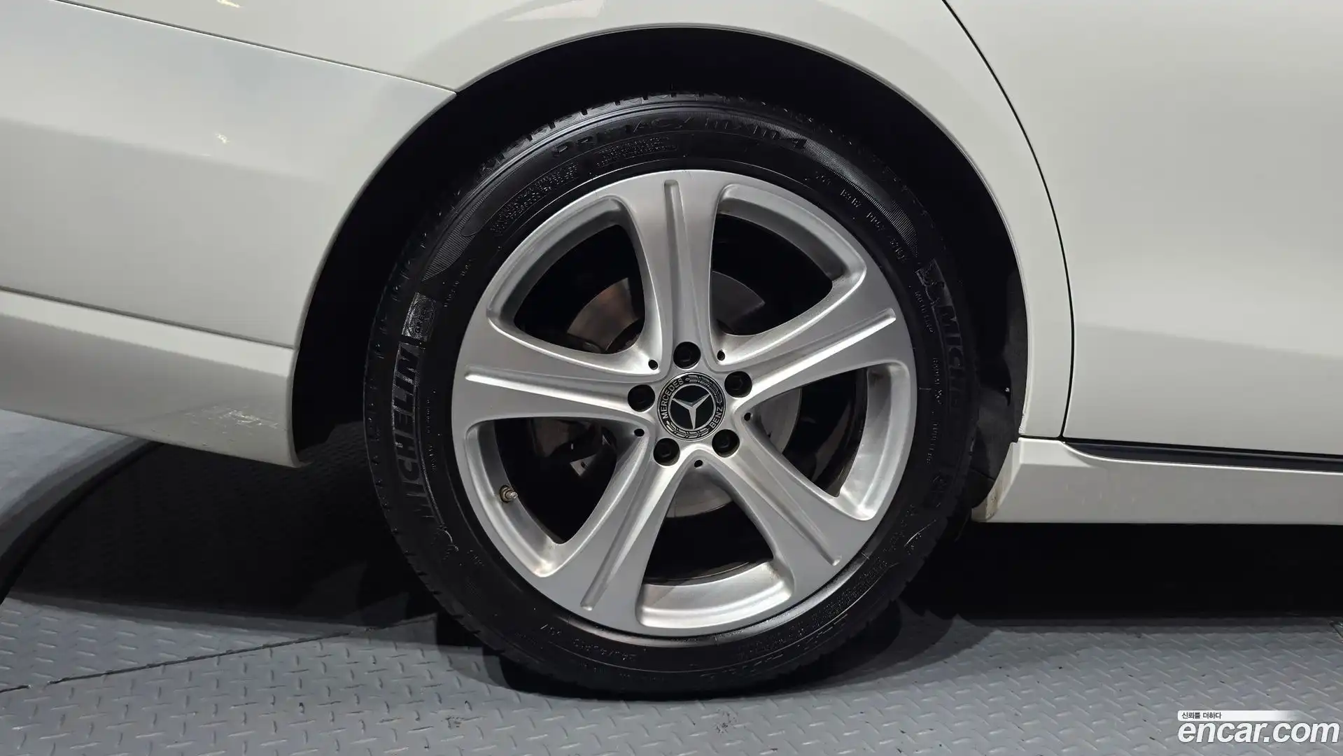 E-Class Mercedes-Benz 2018.3-OUTER-005