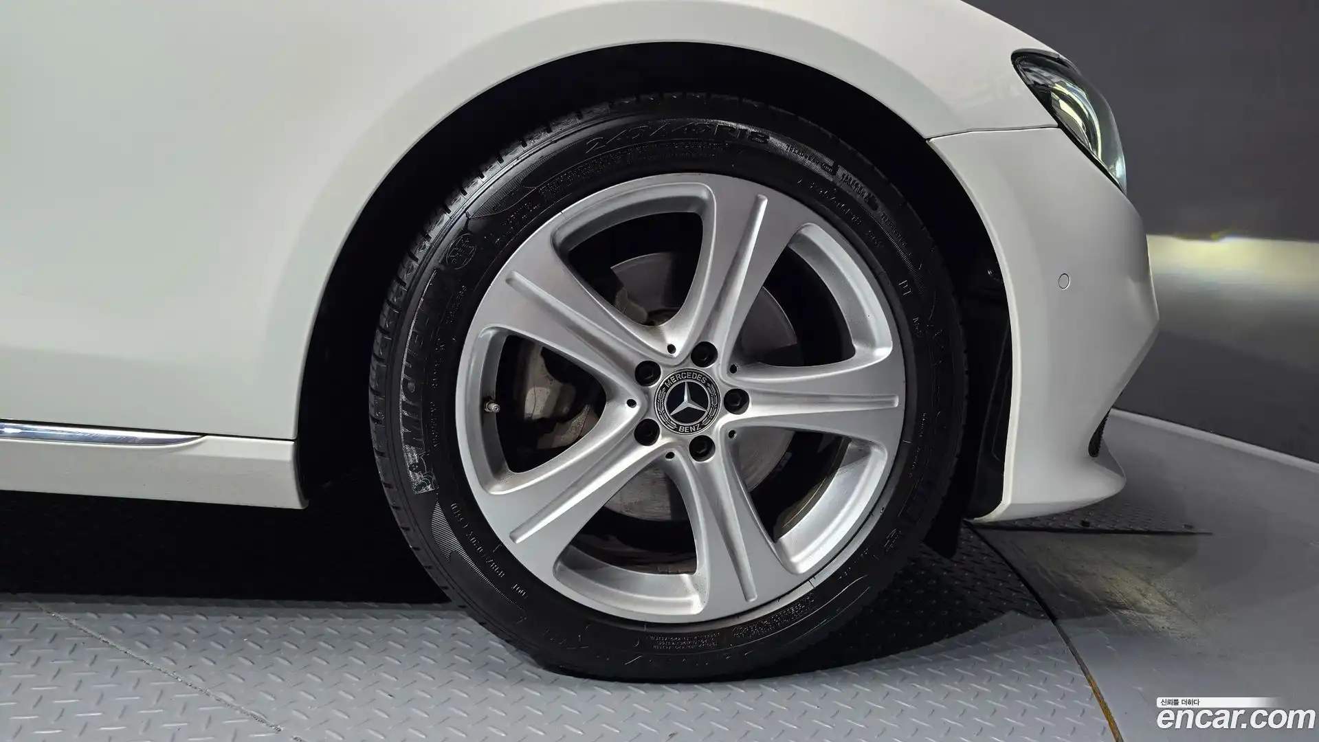 E-Class Mercedes-Benz 2018.3-OUTER-031