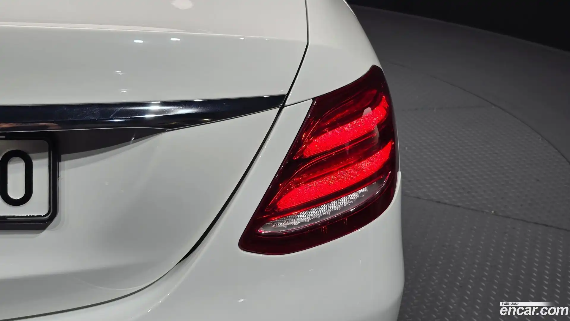 E-Class Mercedes-Benz 2018.3-OUTER-033