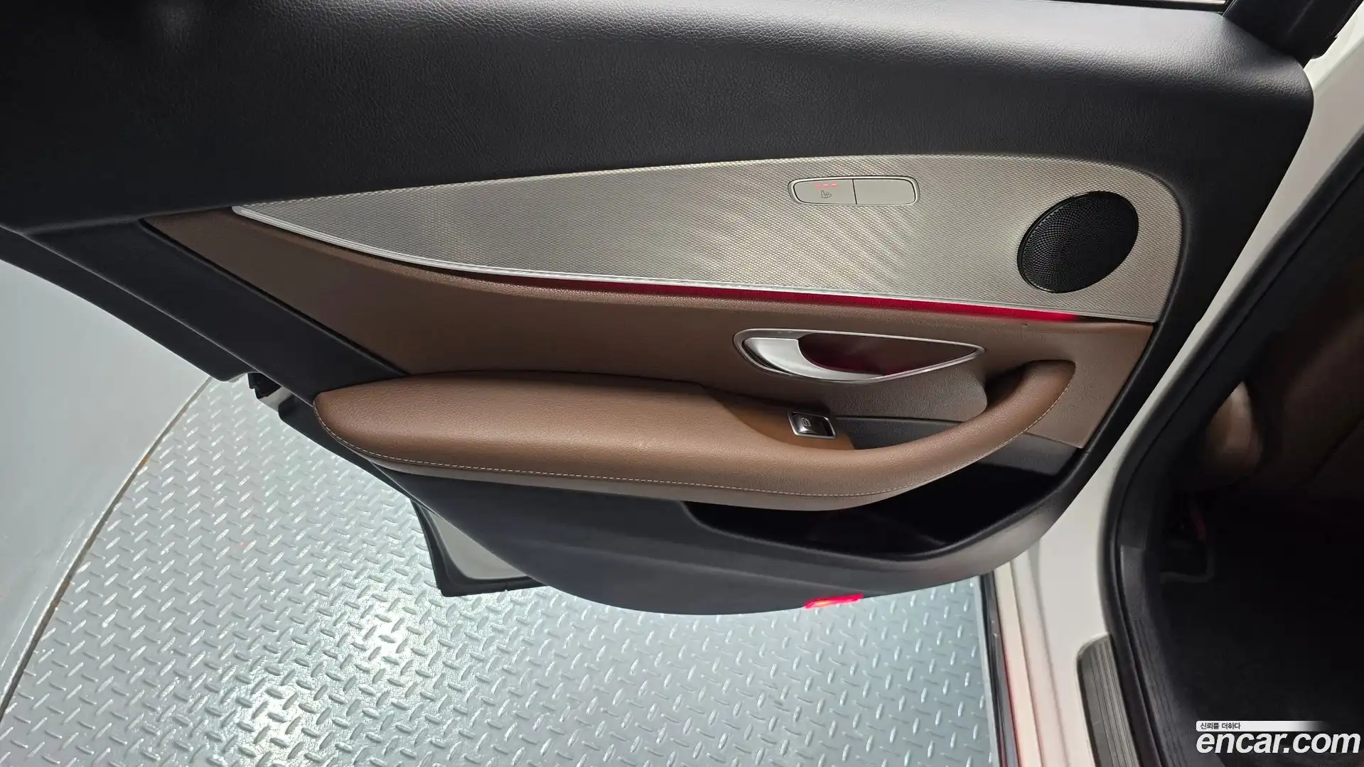 E-Class Mercedes-Benz 2018.3-INNER-035