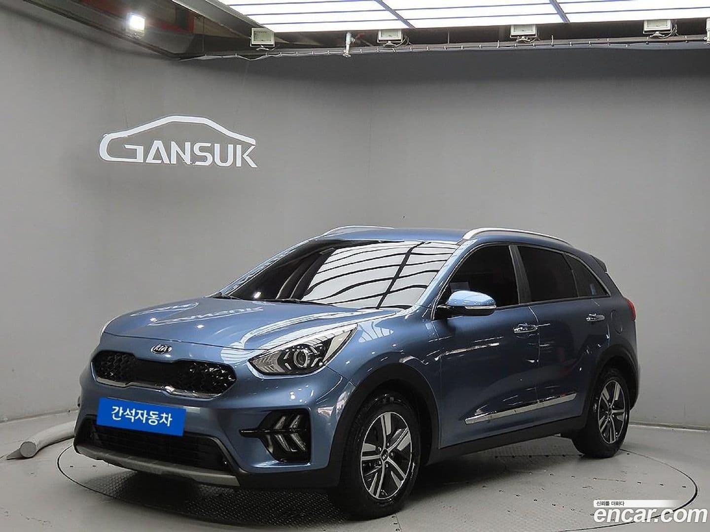 Main__Slider__Photo:Niro Kia 2019.10-0