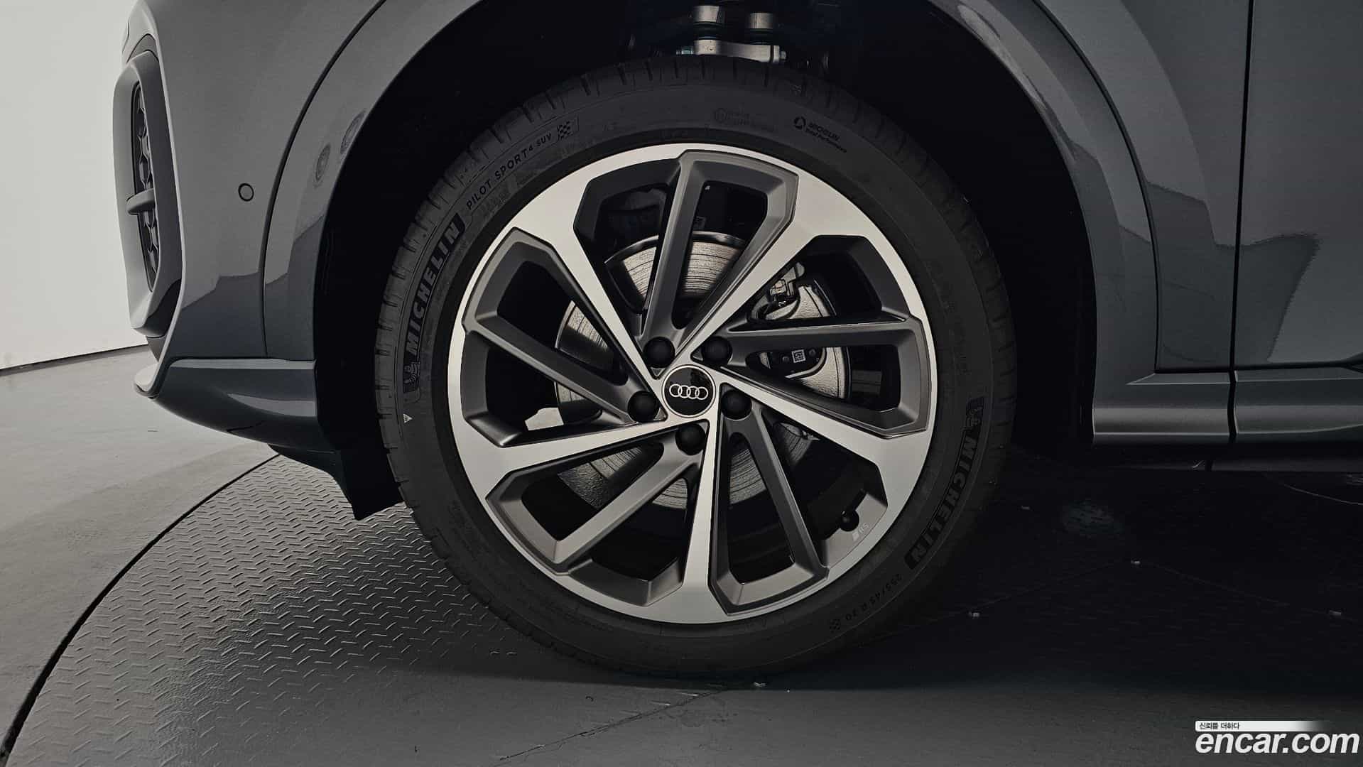 Q5 Audi 2025.11-OUTER-005