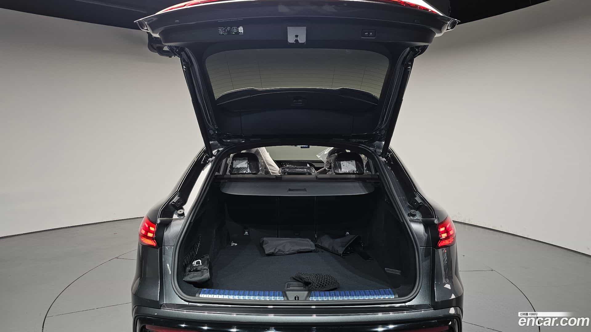 Q5 Audi 2025.11-OPTION-024