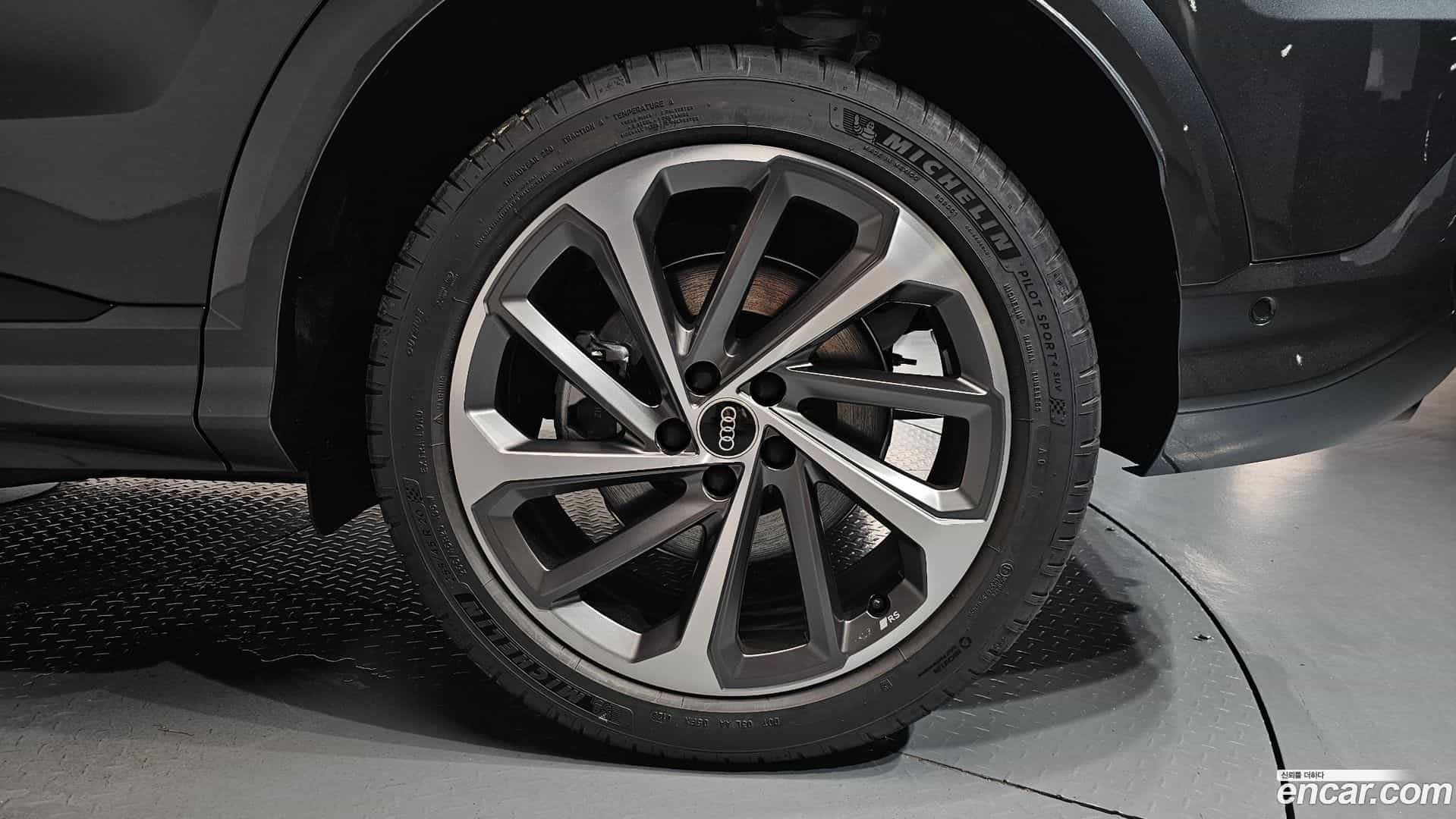 Q5 Audi 2025.11-OUTER-031