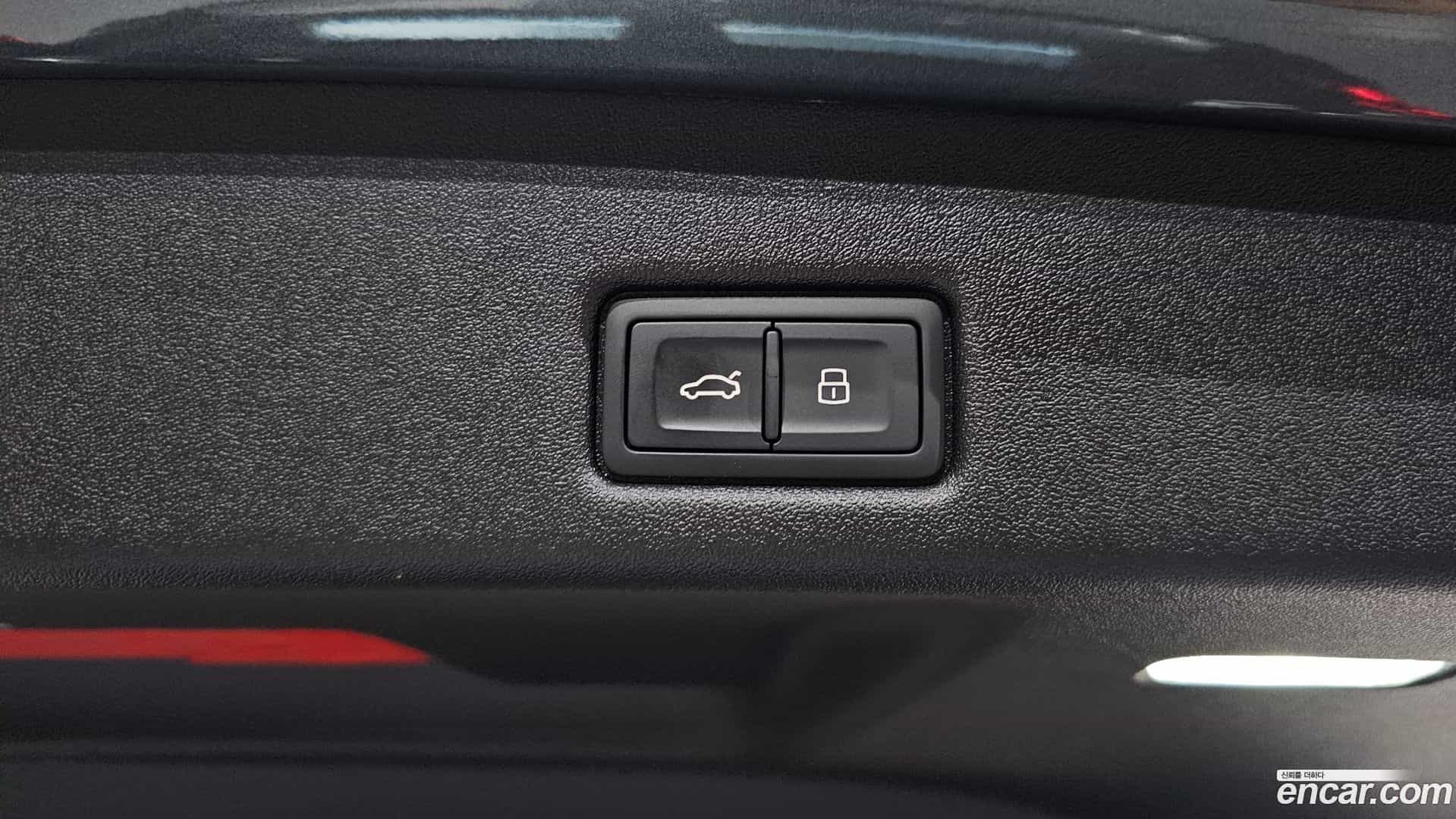 Q5 Audi 2025.11-OPTION-044