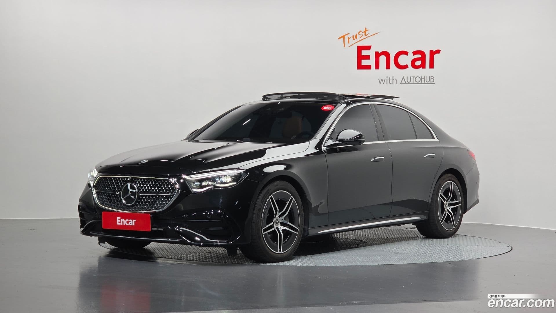 Main__Slider__Photo:E-Class Mercedes-Benz 2025.9-0