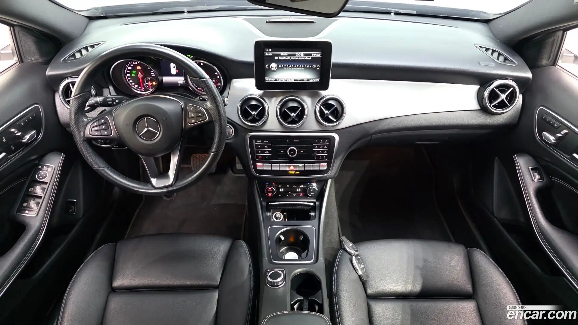 GLA-Class Mercedes-Benz 2019.4-INNER-007