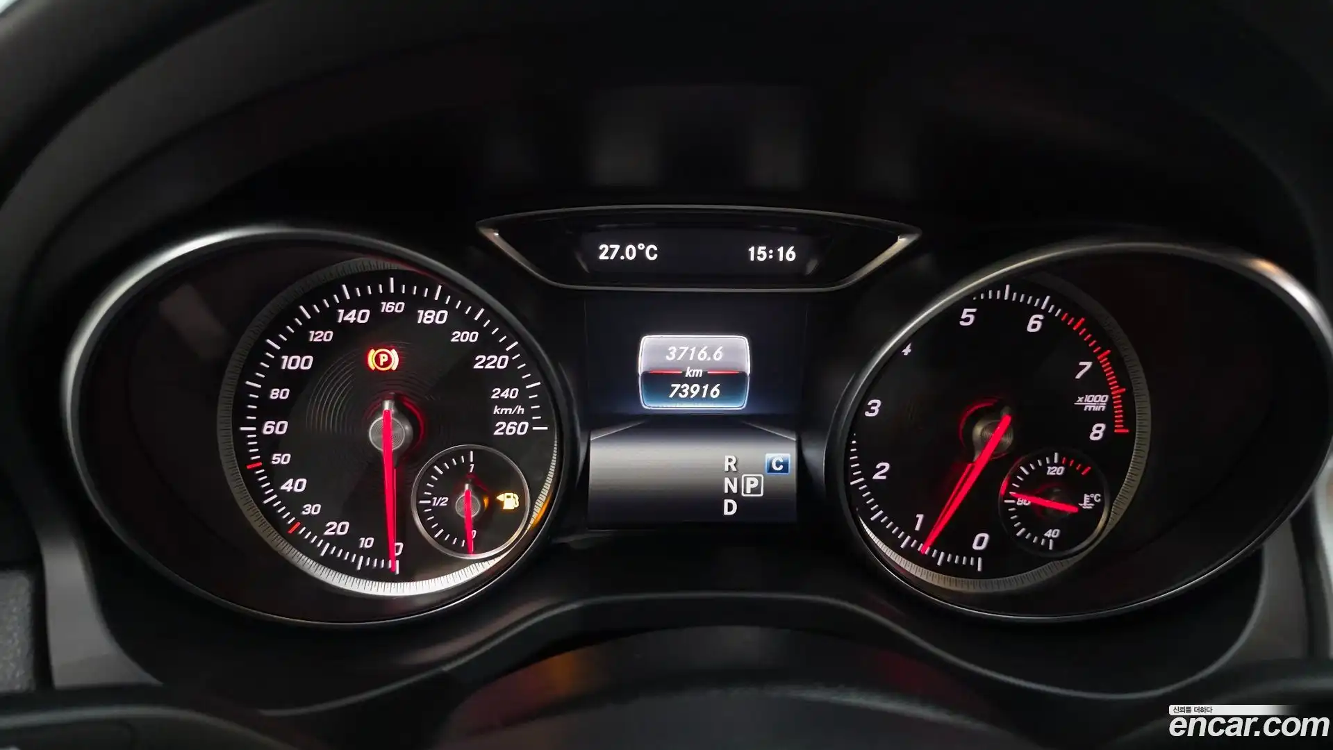 GLA-Class Mercedes-Benz 2019.4-INNER-008