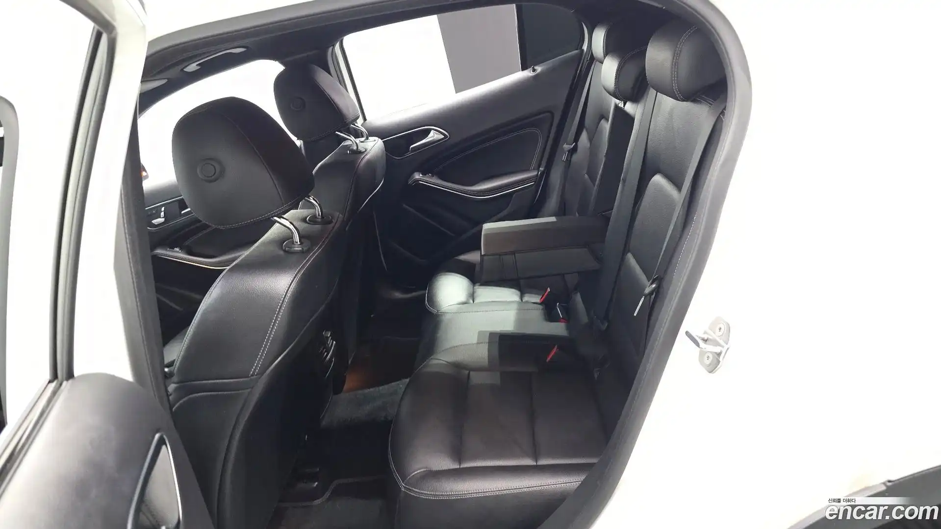 GLA-Class Mercedes-Benz 2019.4-OPTION-016