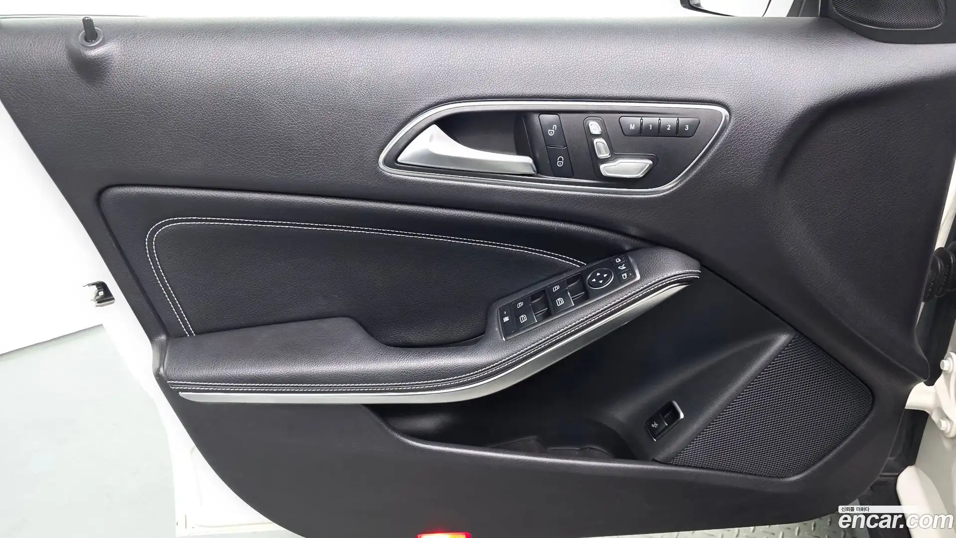 GLA-Class Mercedes-Benz 2019.4-INNER-034