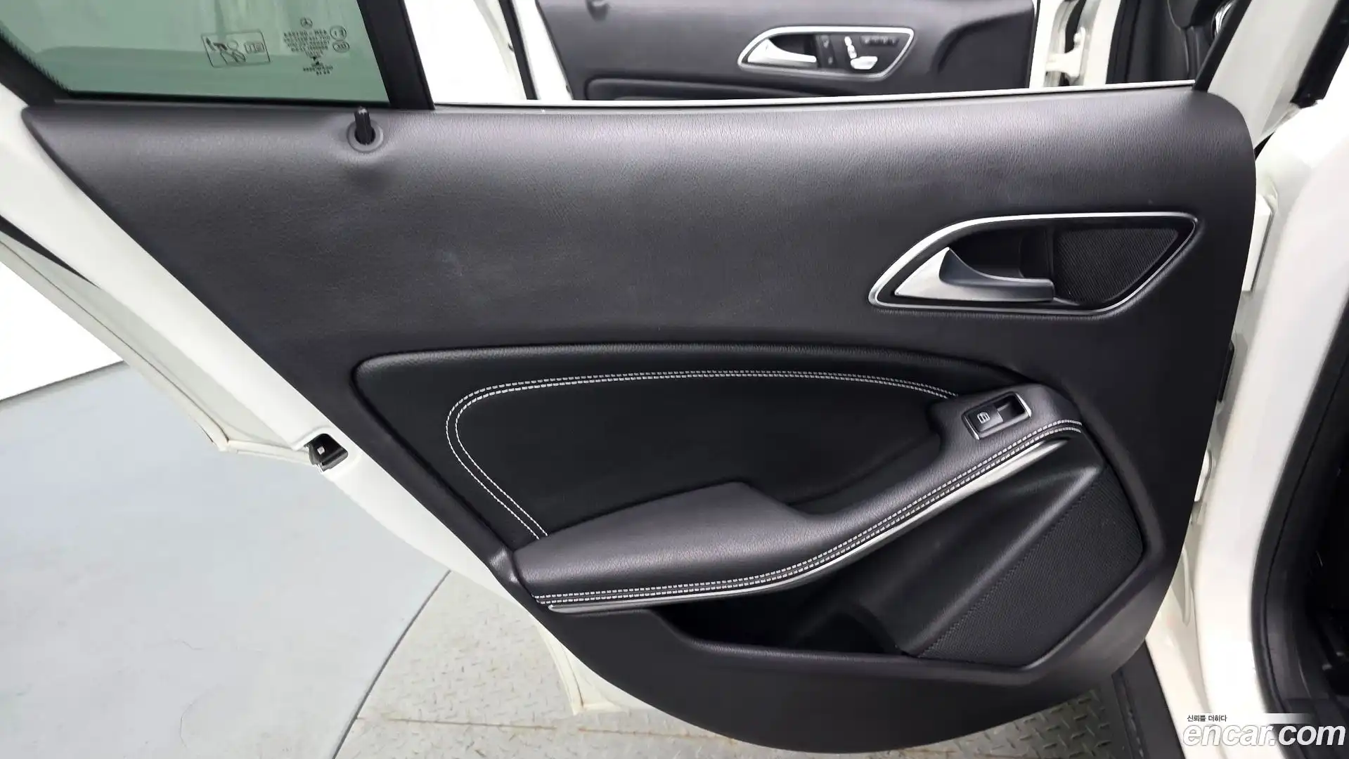 GLA-Class Mercedes-Benz 2019.4-INNER-035