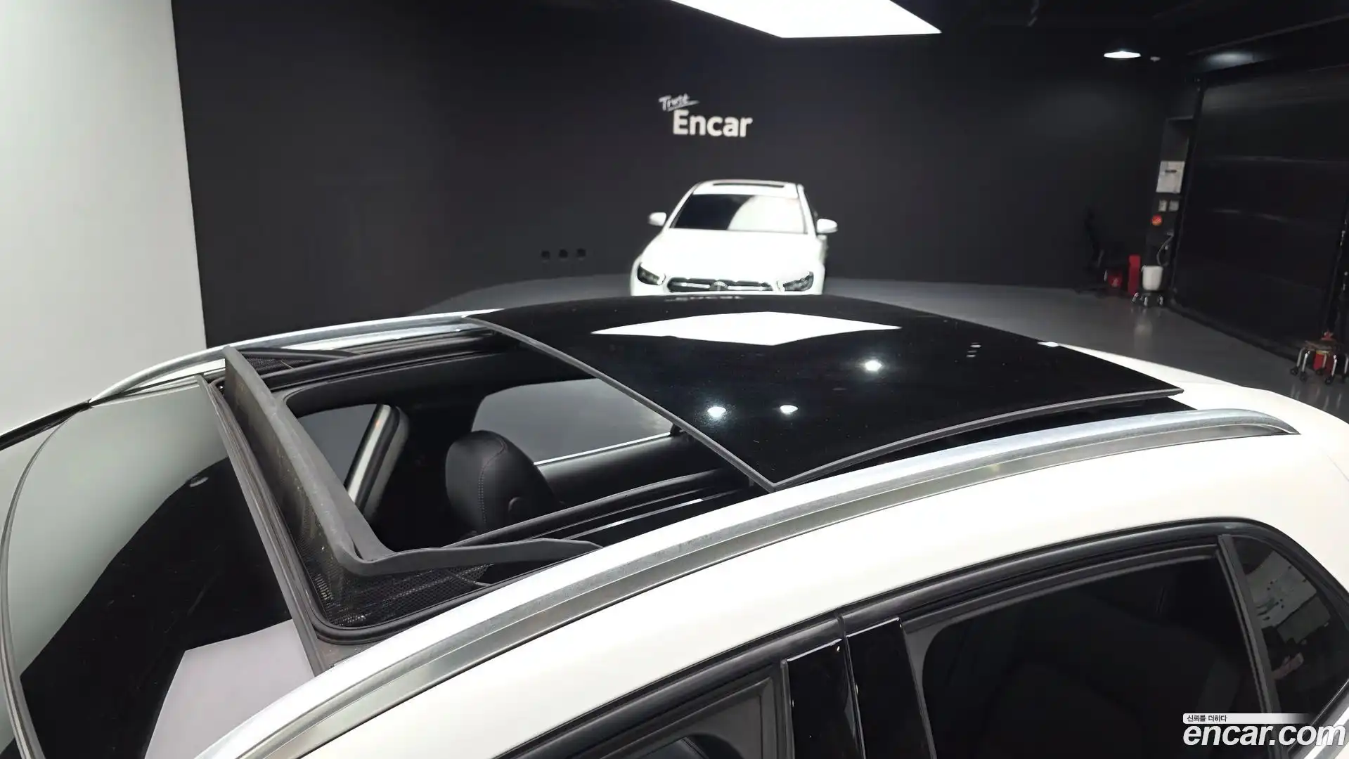 GLA-Class Mercedes-Benz 2019.4-OPTION-041