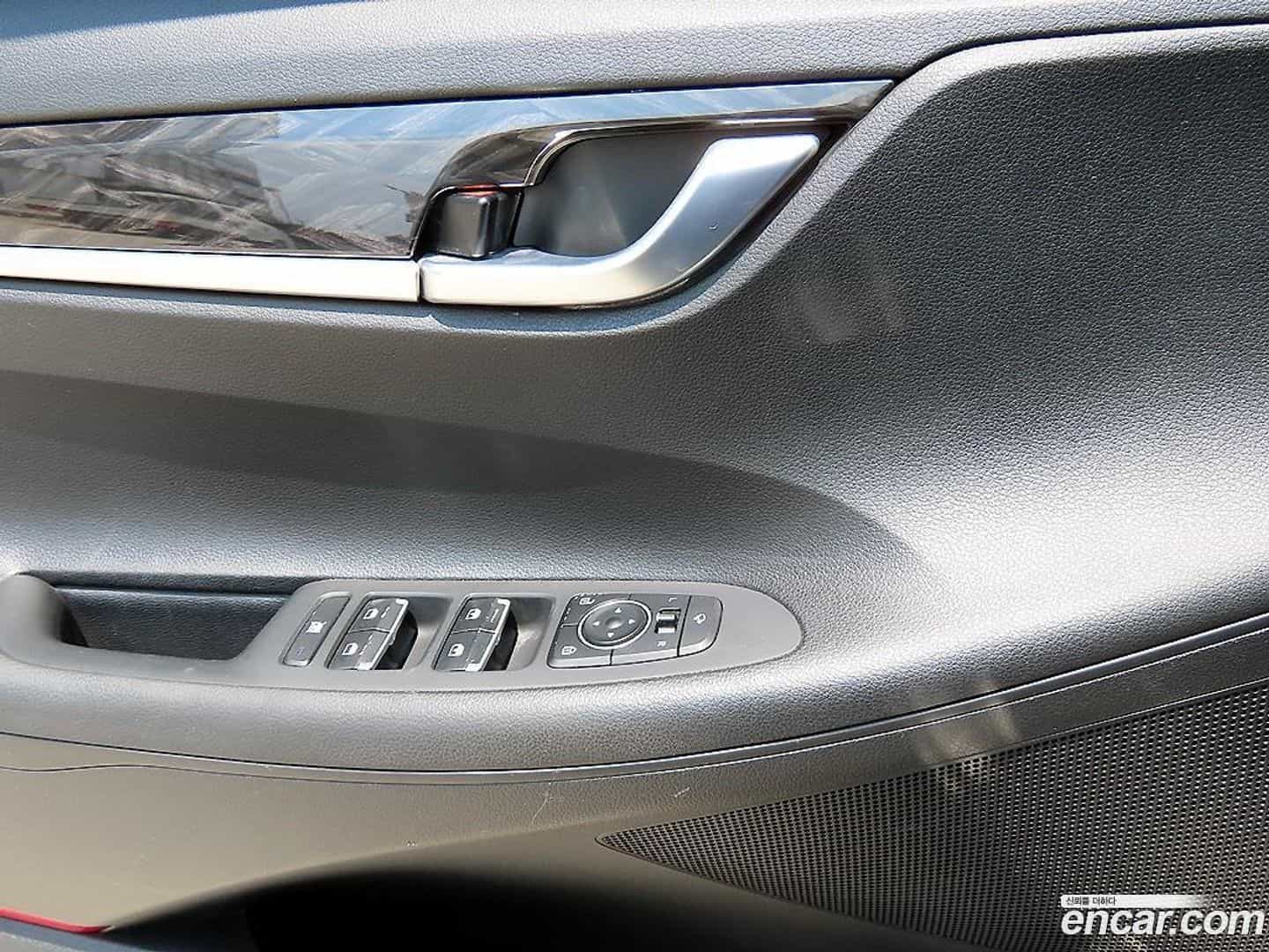 Grandeur Hyundai 2018.4-OPTION-015