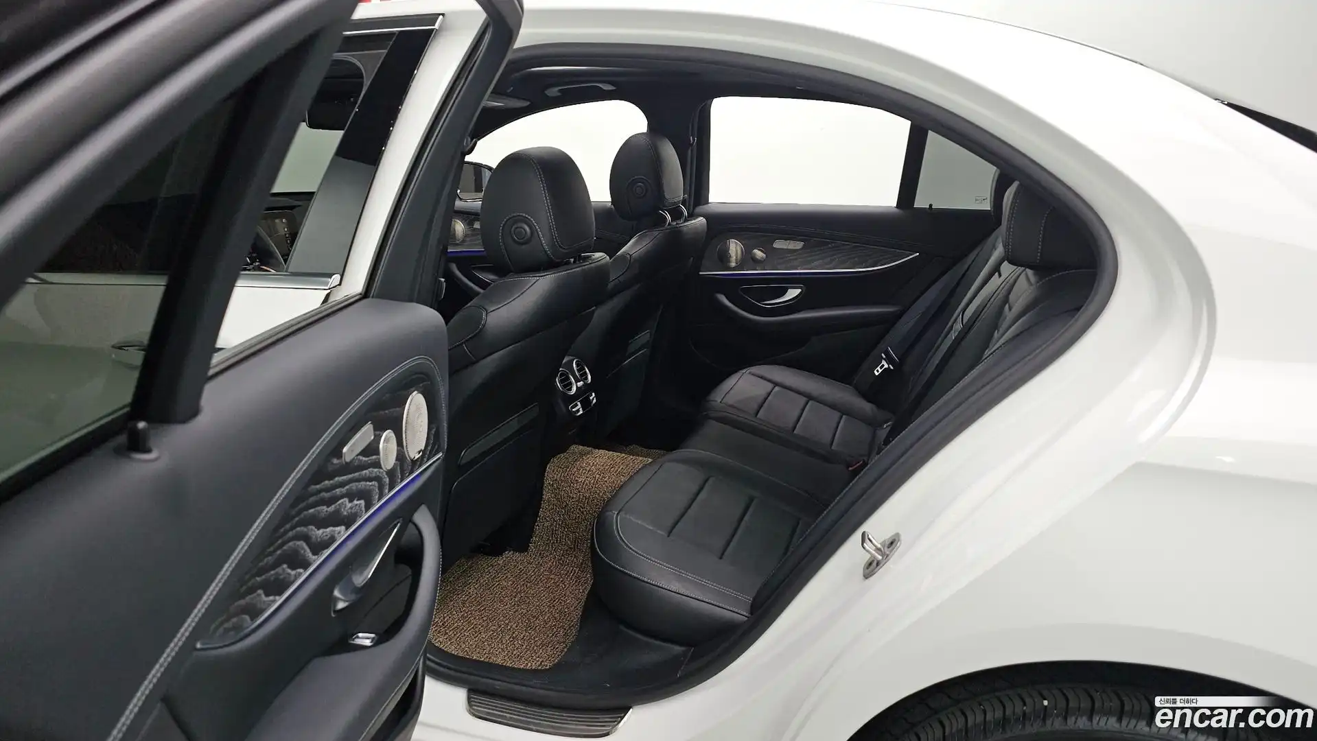 E-Class Mercedes-Benz 2023.4-OPTION-023