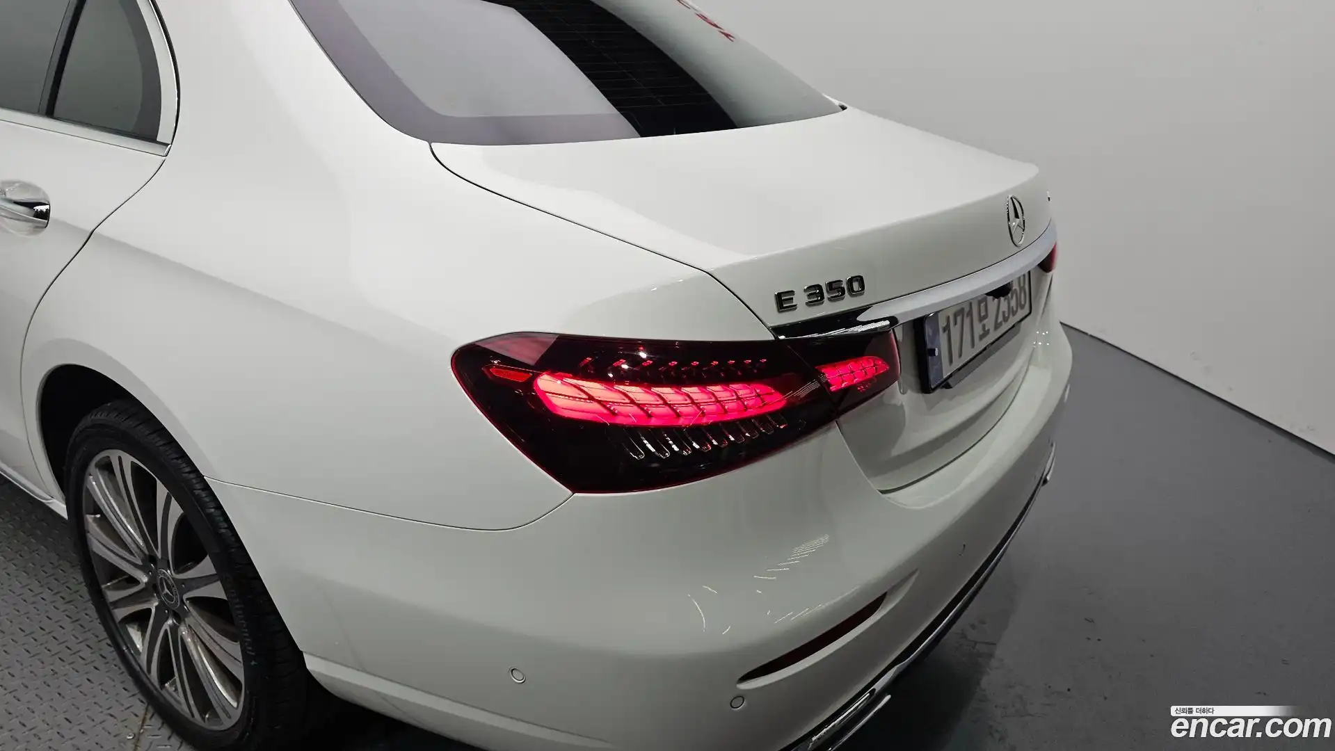 E-Class Mercedes-Benz 2023.4-OUTER-033