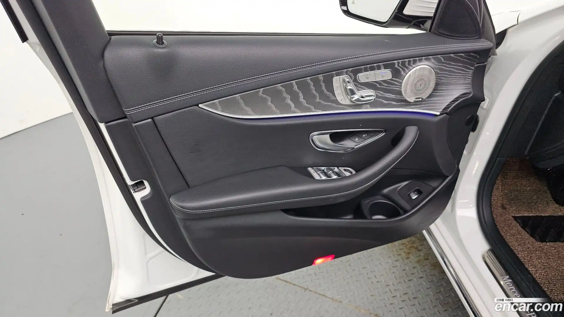 E-Class Mercedes-Benz 2023.4-INNER-034