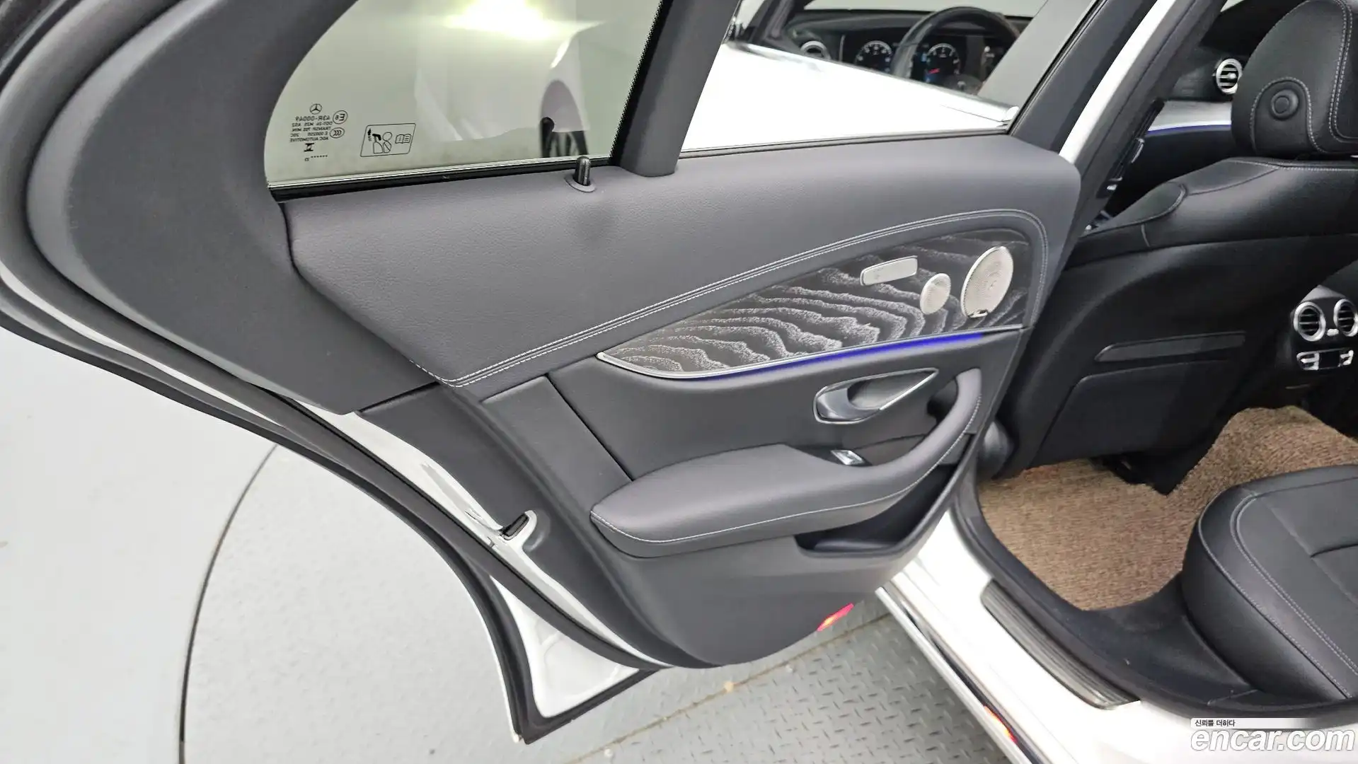 E-Class Mercedes-Benz 2023.4-INNER-035