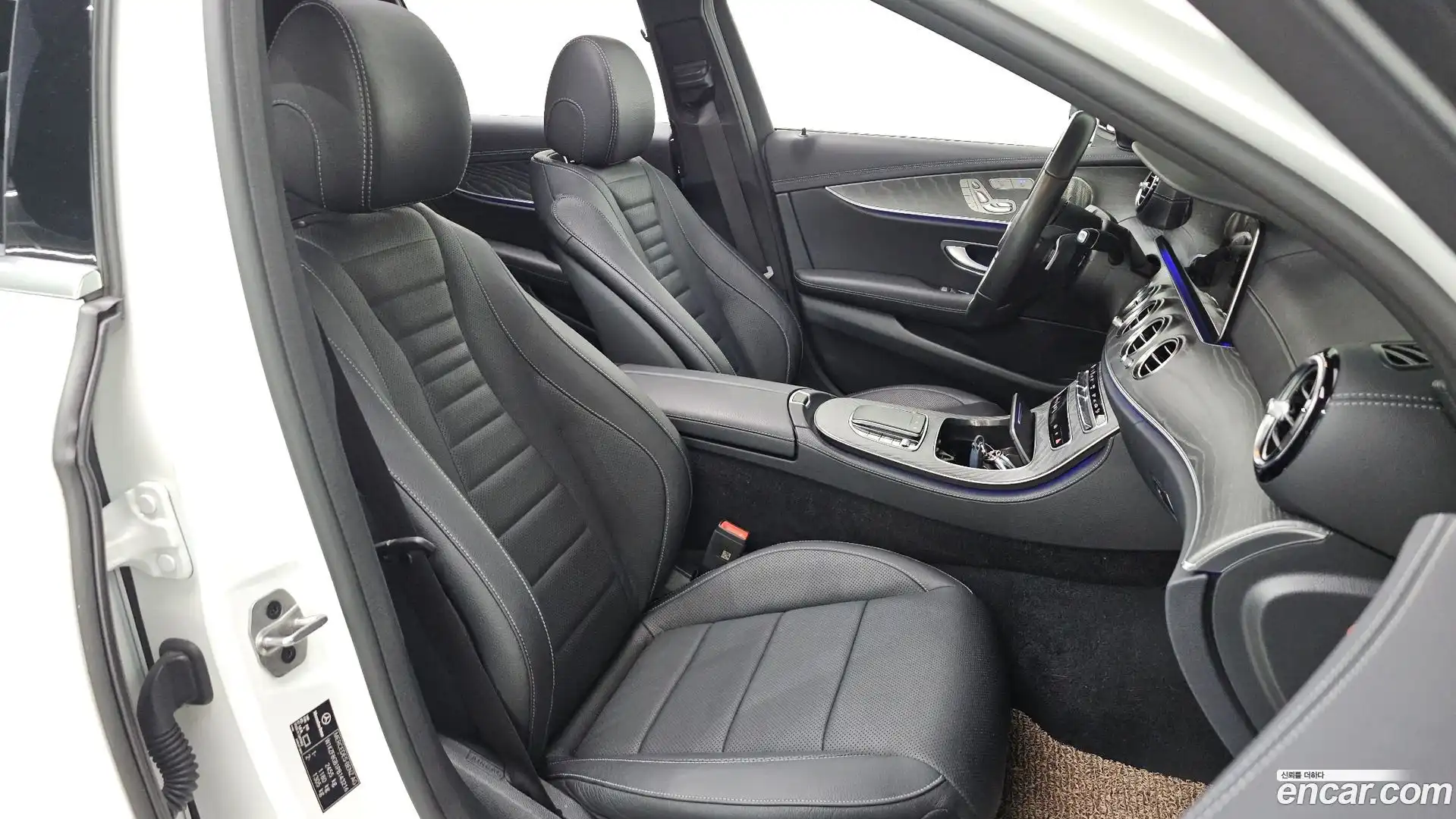 E-Class Mercedes-Benz 2023.4-INNER-036