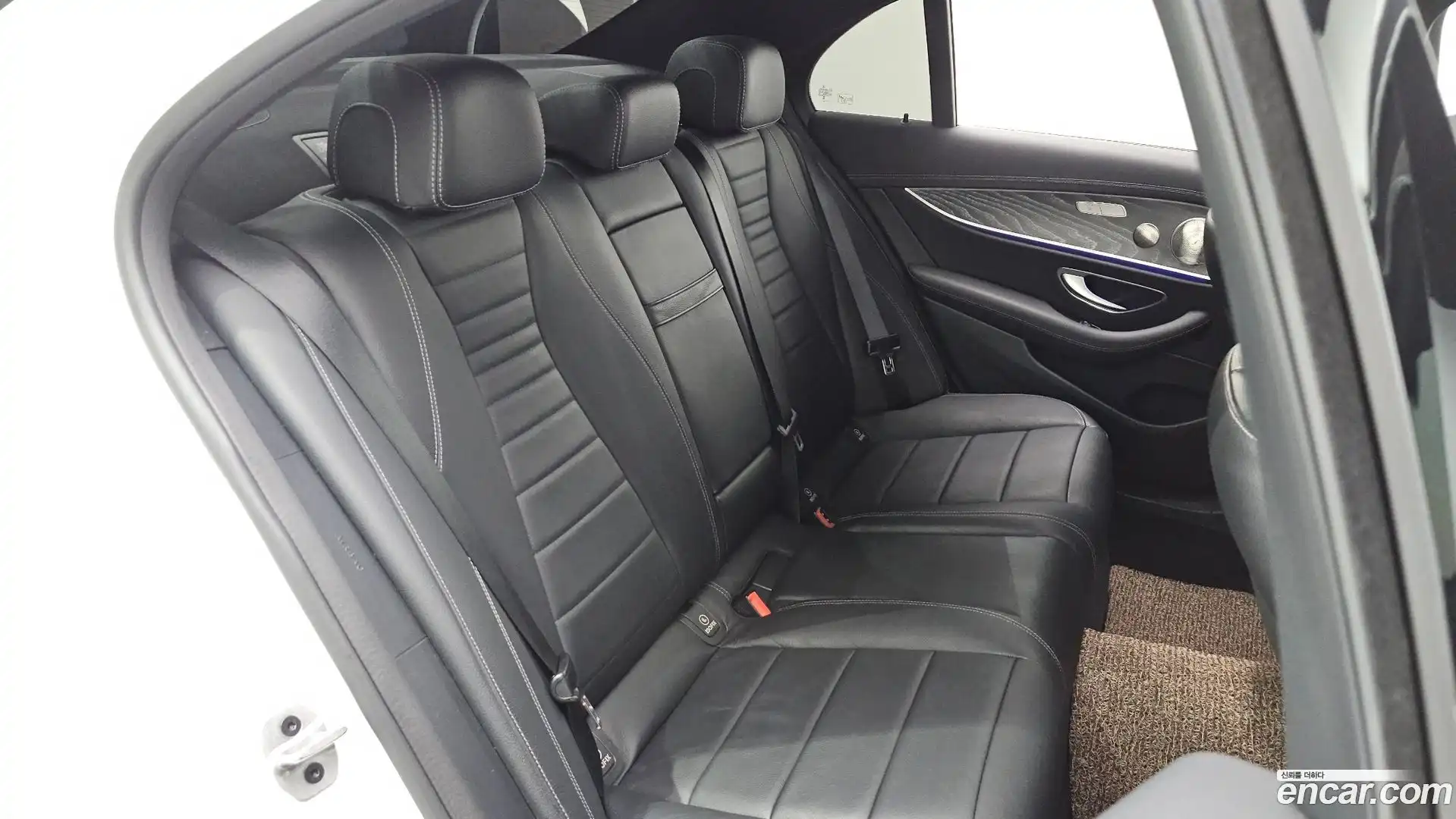 E-Class Mercedes-Benz 2023.4-OPTION-046
