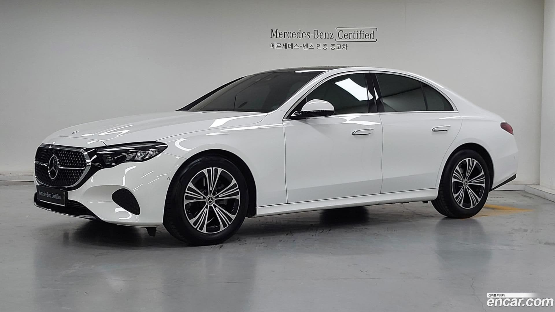 Main__Slider__Photo:E-Class Mercedes-Benz 2024.7-0
