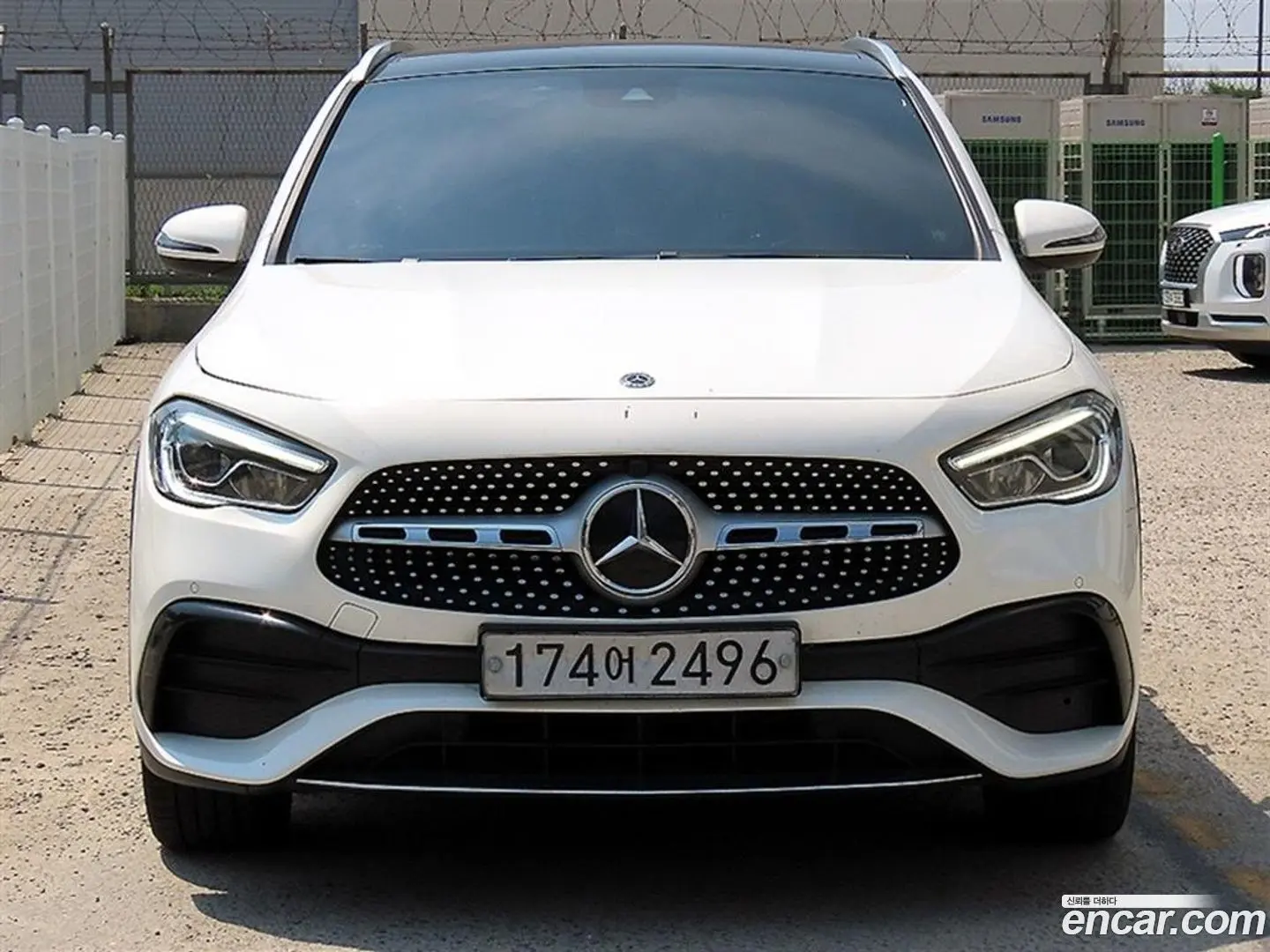 Main__Slider__Photo:GLA-Class Mercedes-Benz 2020.8-0