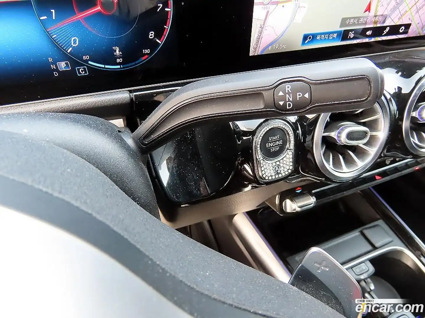 GLA-Class Mercedes-Benz 2020.8-INNER-010