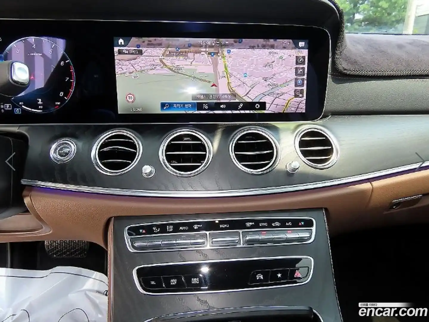 E-Class Mercedes-Benz 2022.9-OPTION-018