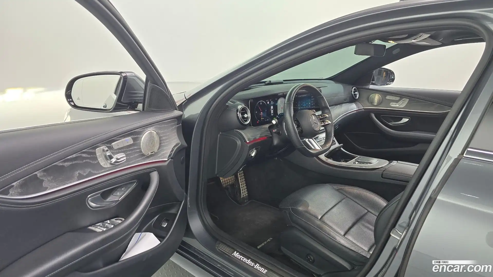 E-Class Mercedes-Benz 2022.5-INNER-010