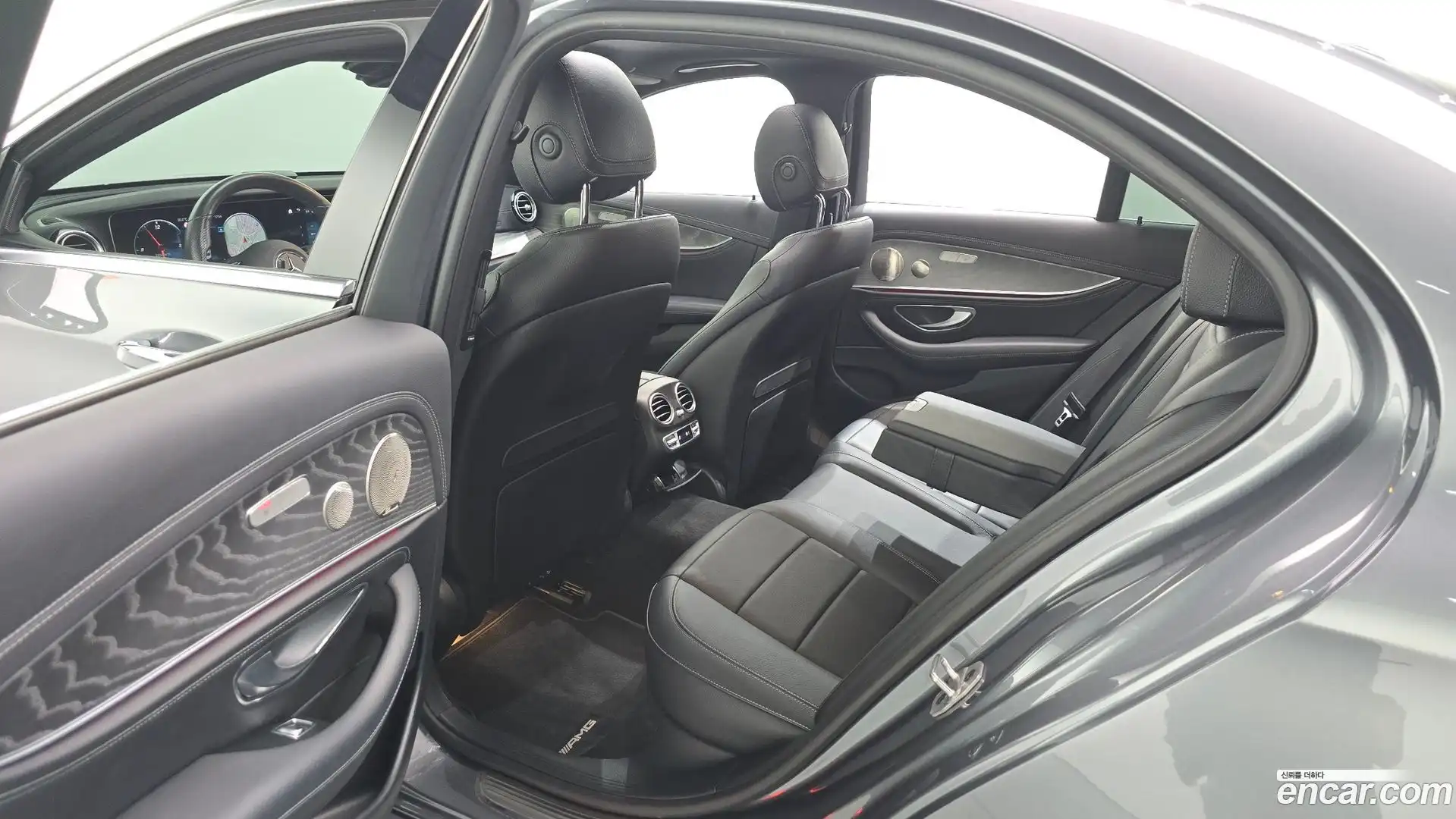 E-Class Mercedes-Benz 2022.5-OPTION-016