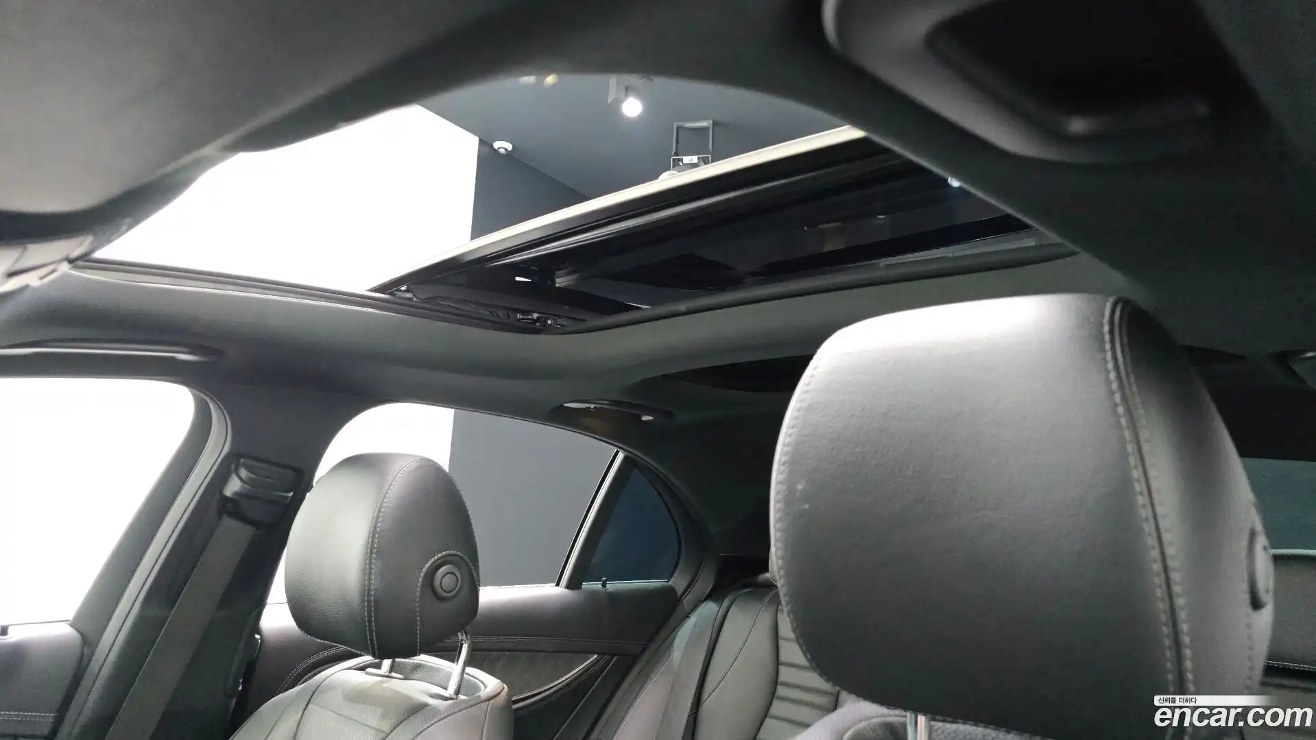 E-Class Mercedes-Benz 2022.5-OPTION-022