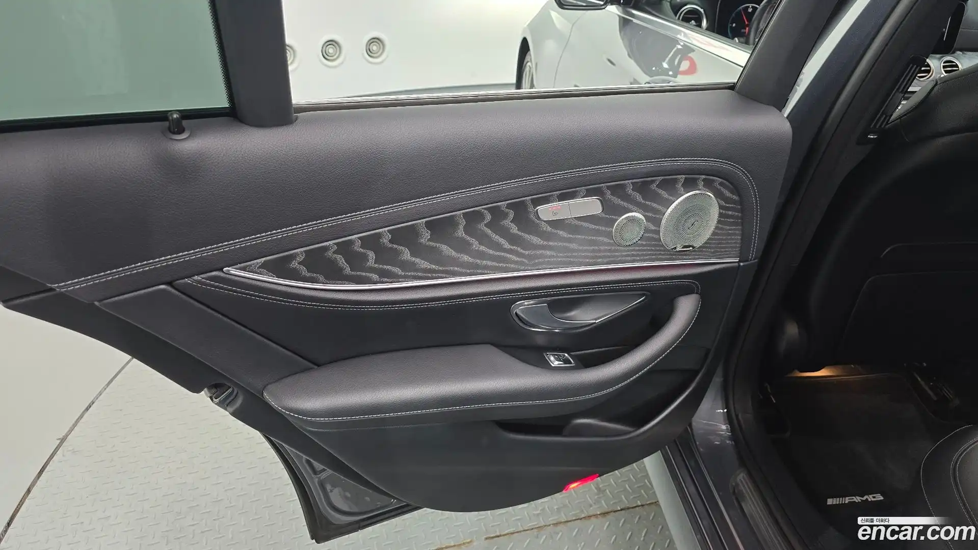 E-Class Mercedes-Benz 2022.5-INNER-035