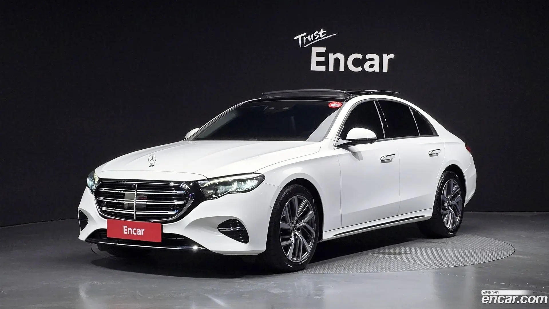 Main__Slider__Photo:E-Class Mercedes-Benz 2025.6-0