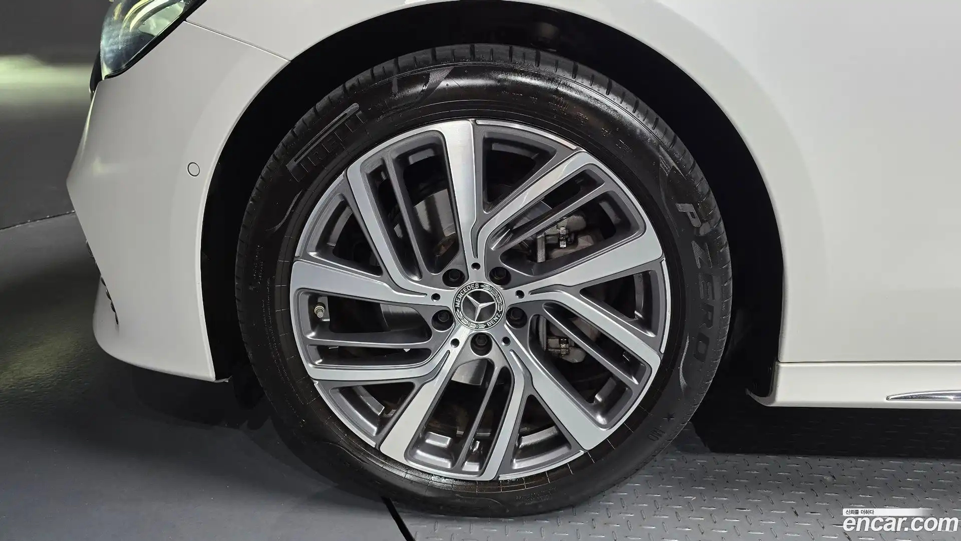 E-Class Mercedes-Benz 2025.6-OUTER-005