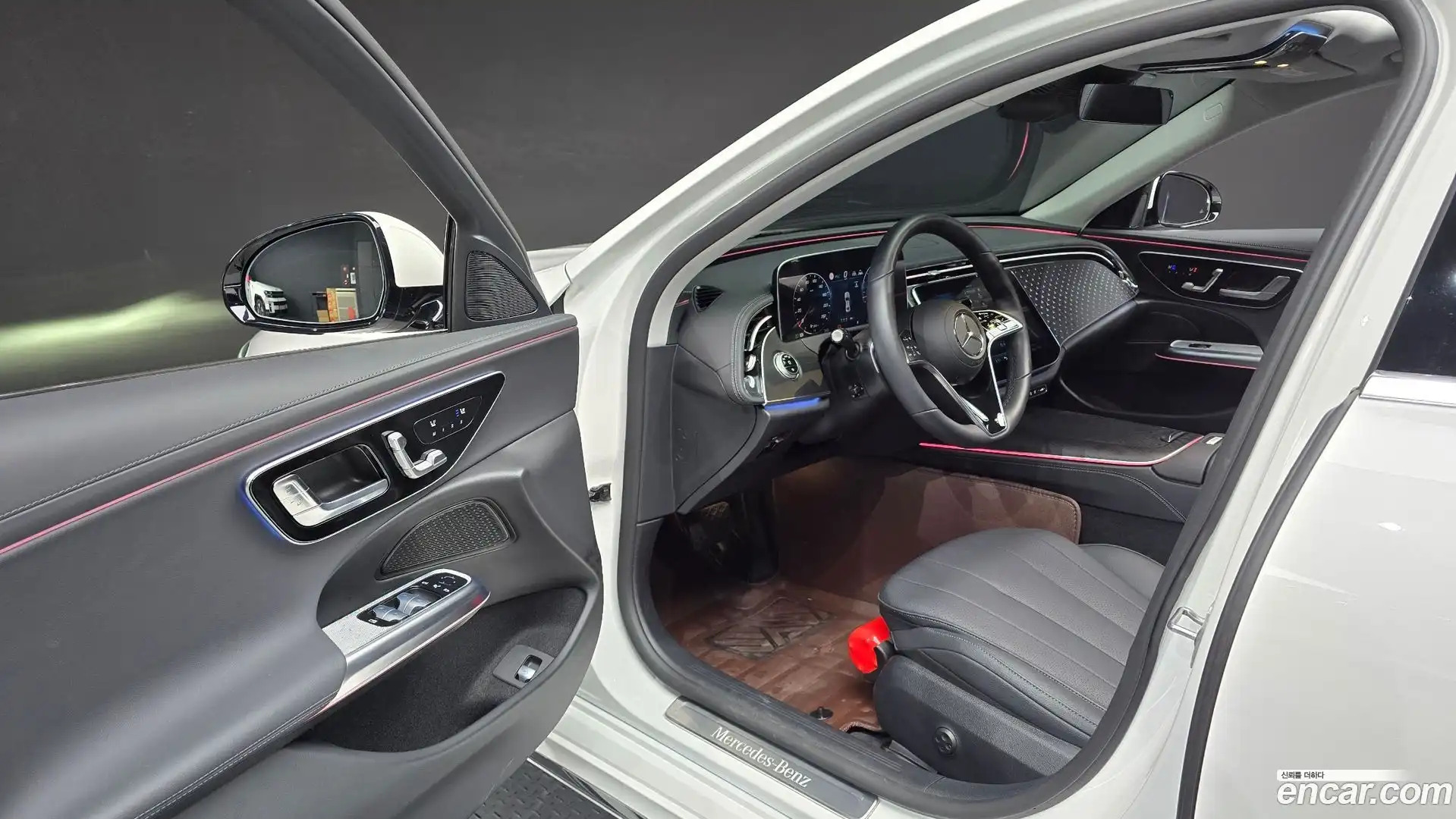 E-Class Mercedes-Benz 2025.6-INNER-010