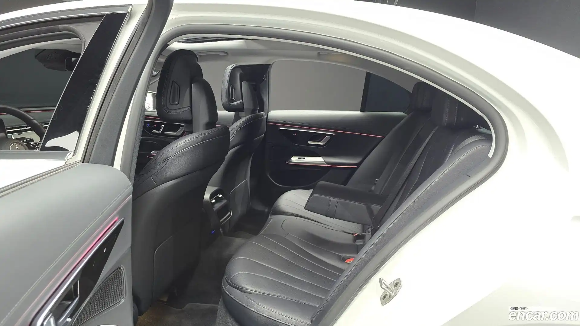 E-Class Mercedes-Benz 2025.6-OPTION-016