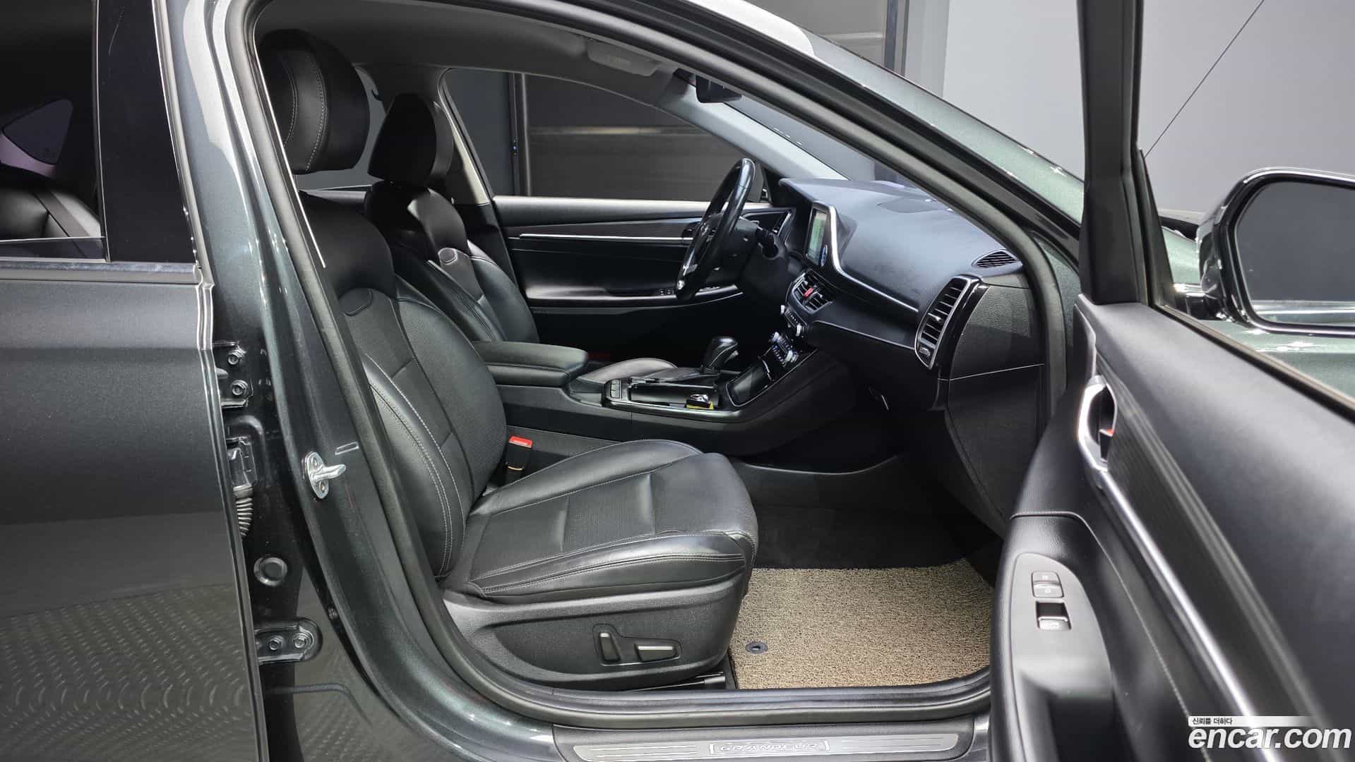 Grandeur Hyundai 2019.4-OPTION-015